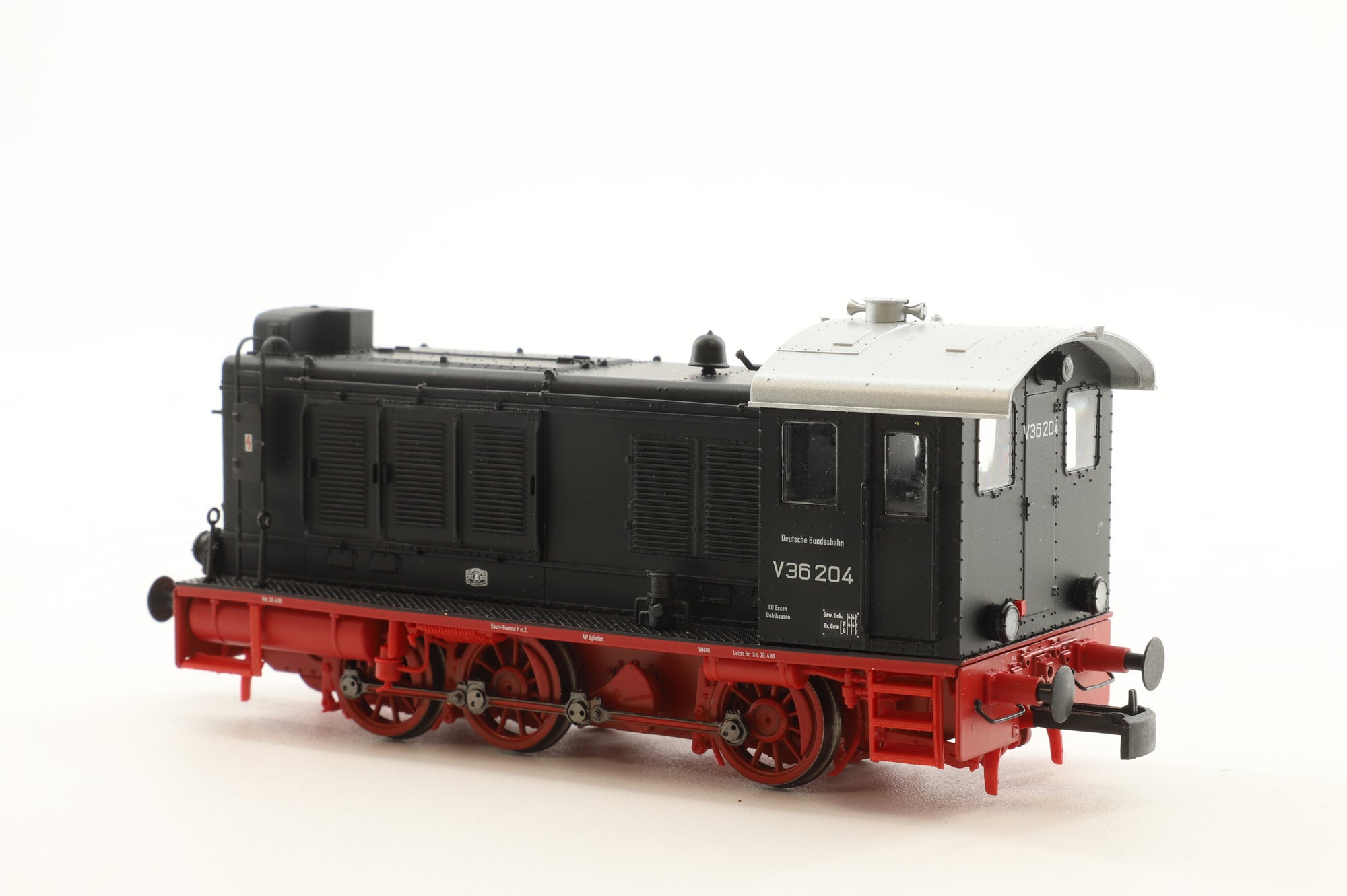 Brawa HO 41636 A/B Twin Pack of V36 Engines 204/231 in DB Black/Red - DCC Sound