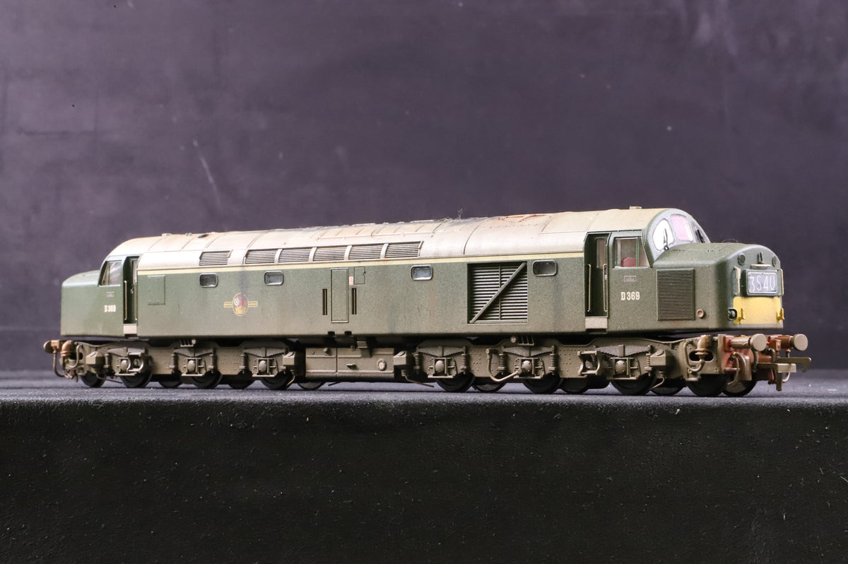 Bachmann OO 32-481WDS Class 40 D369 in BR Green w/ Small Yellow Panels &amp; White Stripe - DCC Sound &amp; Weathered