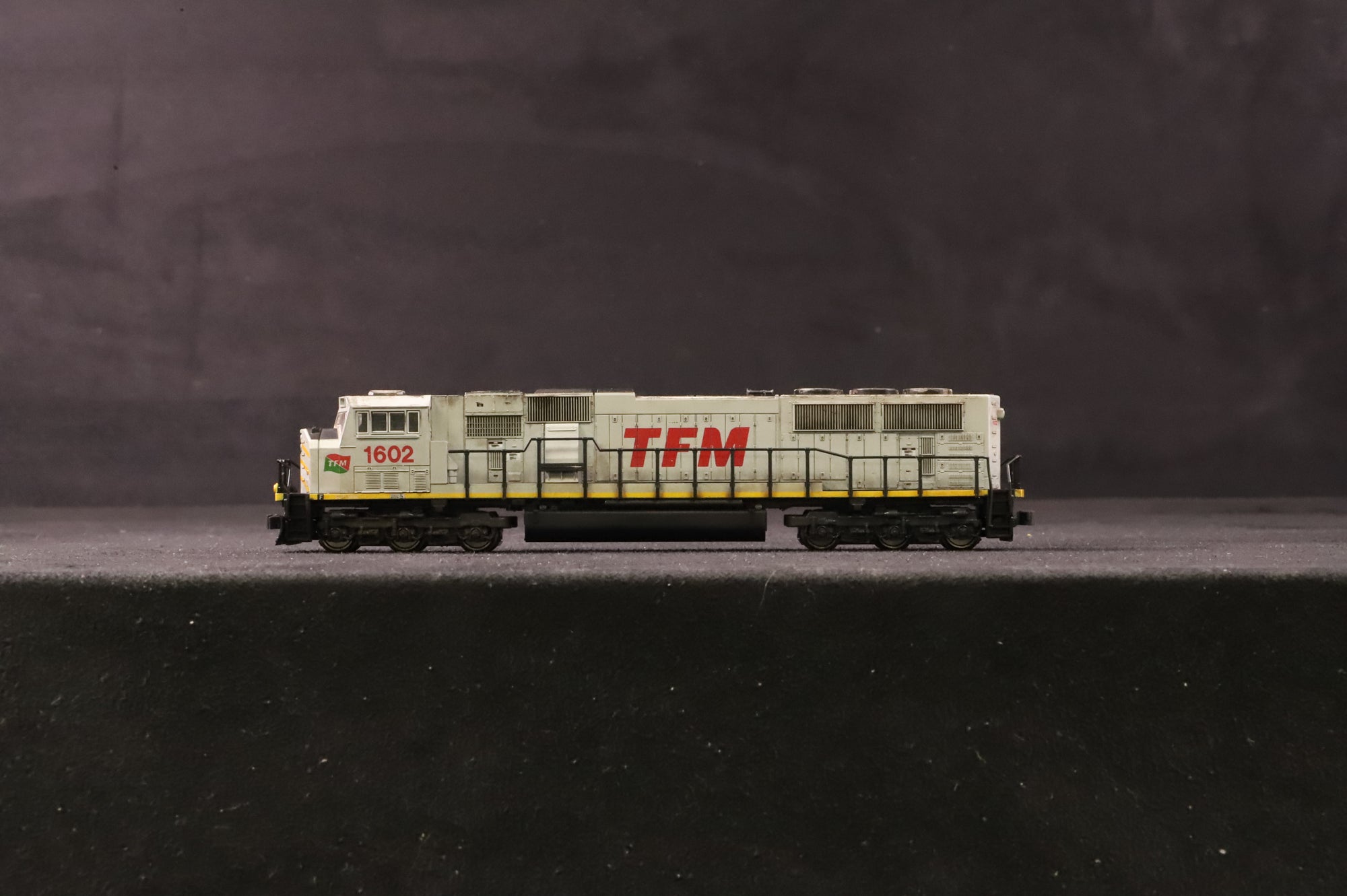 Kato N gauge 176-6405 SD70MAC Diesel Locomotive 1602 in TFM Livery