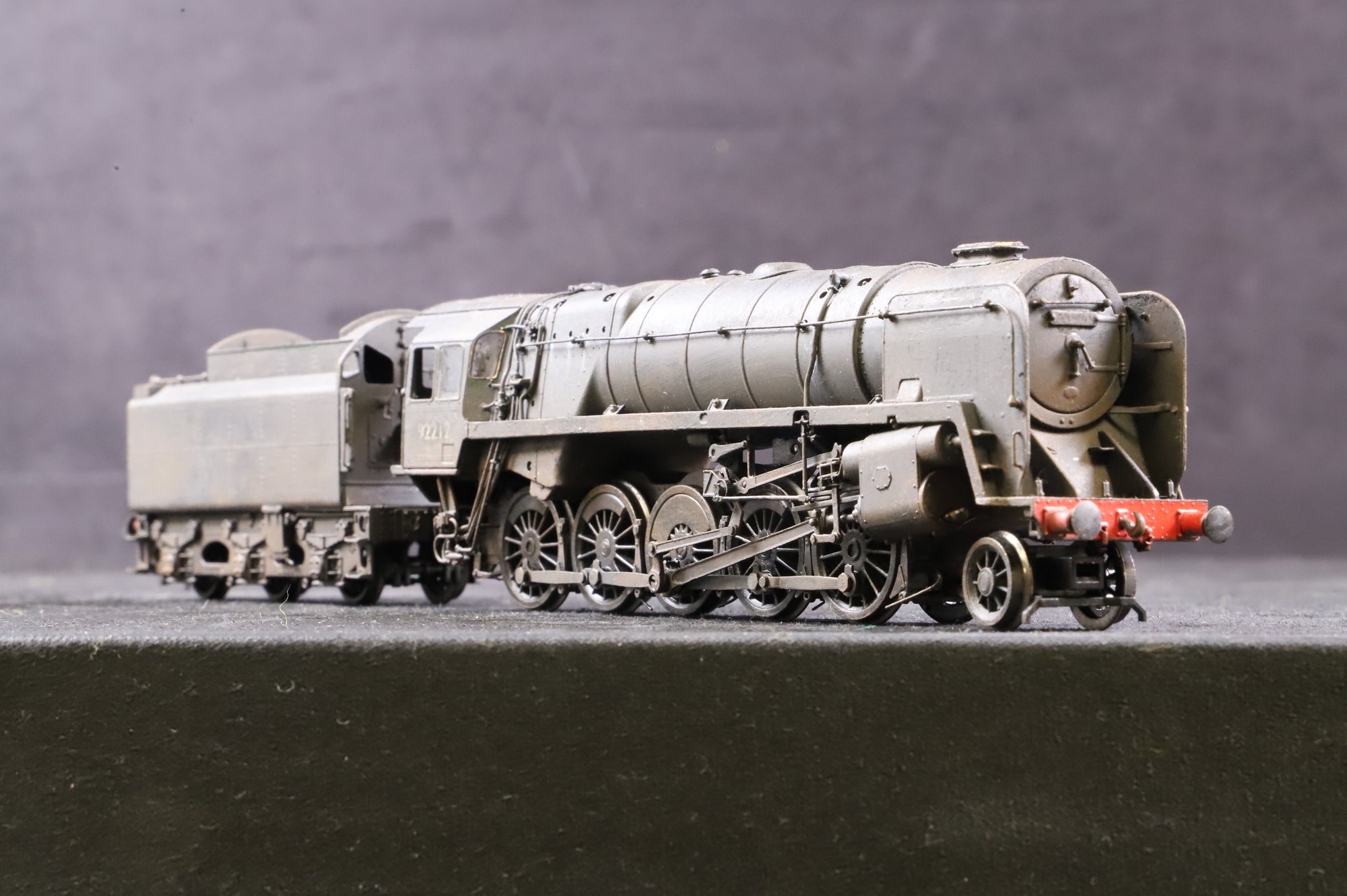 WORKSHOP Bachmann OO Class 9F 92212 in BR Black w/ Late Crests - Weathered