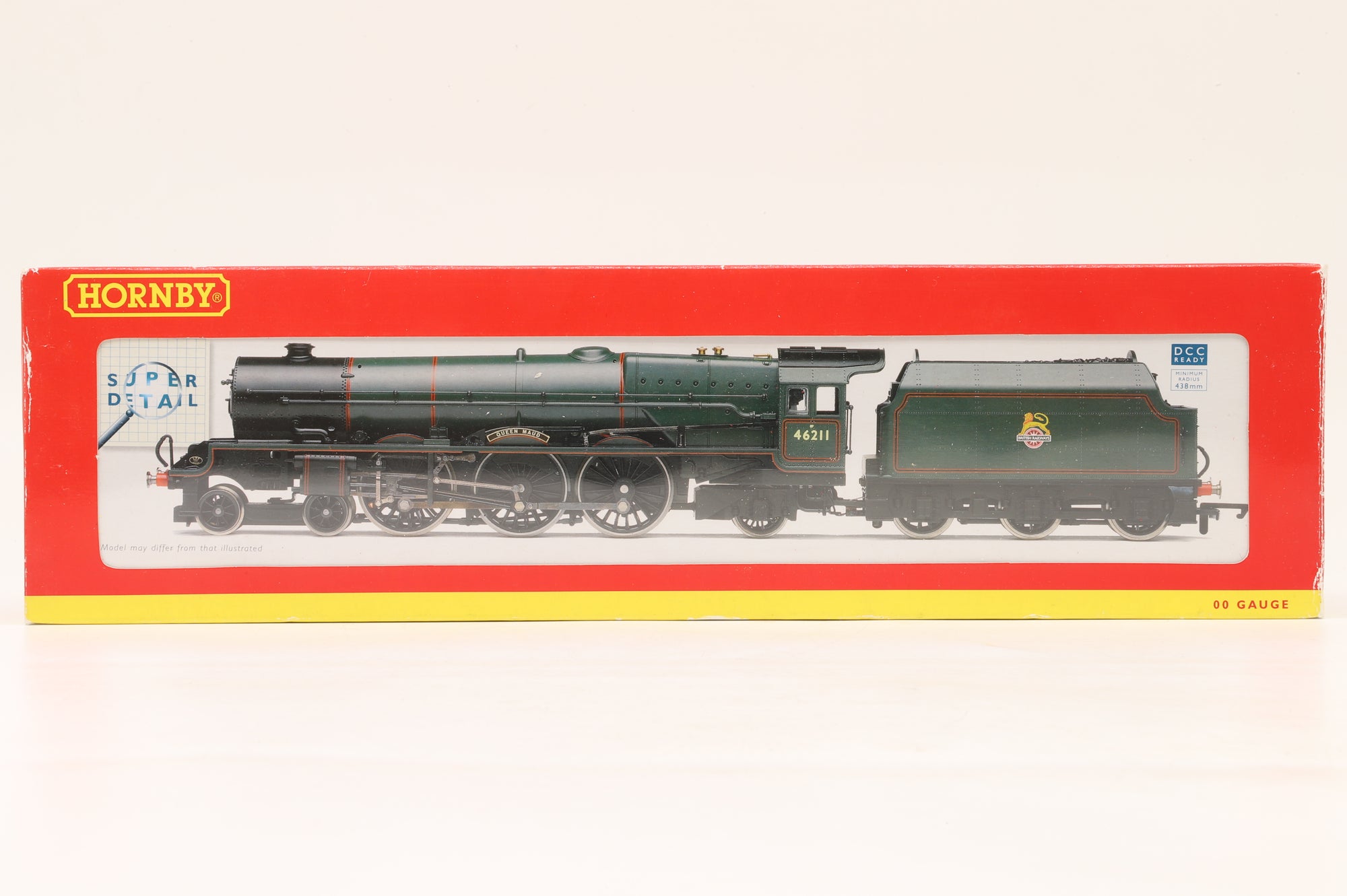 Hornby OO R2616 Princess Royal Class 46211 'Queen Maud' in Lined BR Green E/C