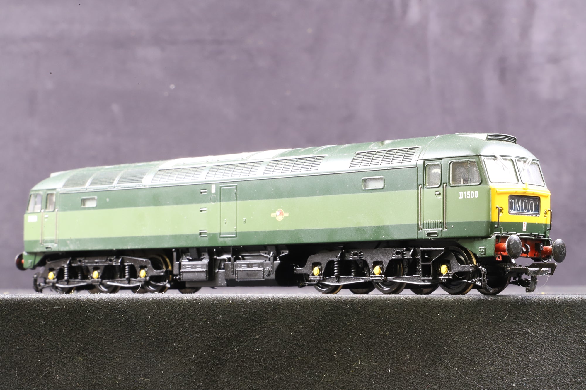 Bachmann OO 32-800 Class 47 'Diesel 'D1500' Two Tone Green Half Yellow Ends 4 Digit Head Code DCC Fitted