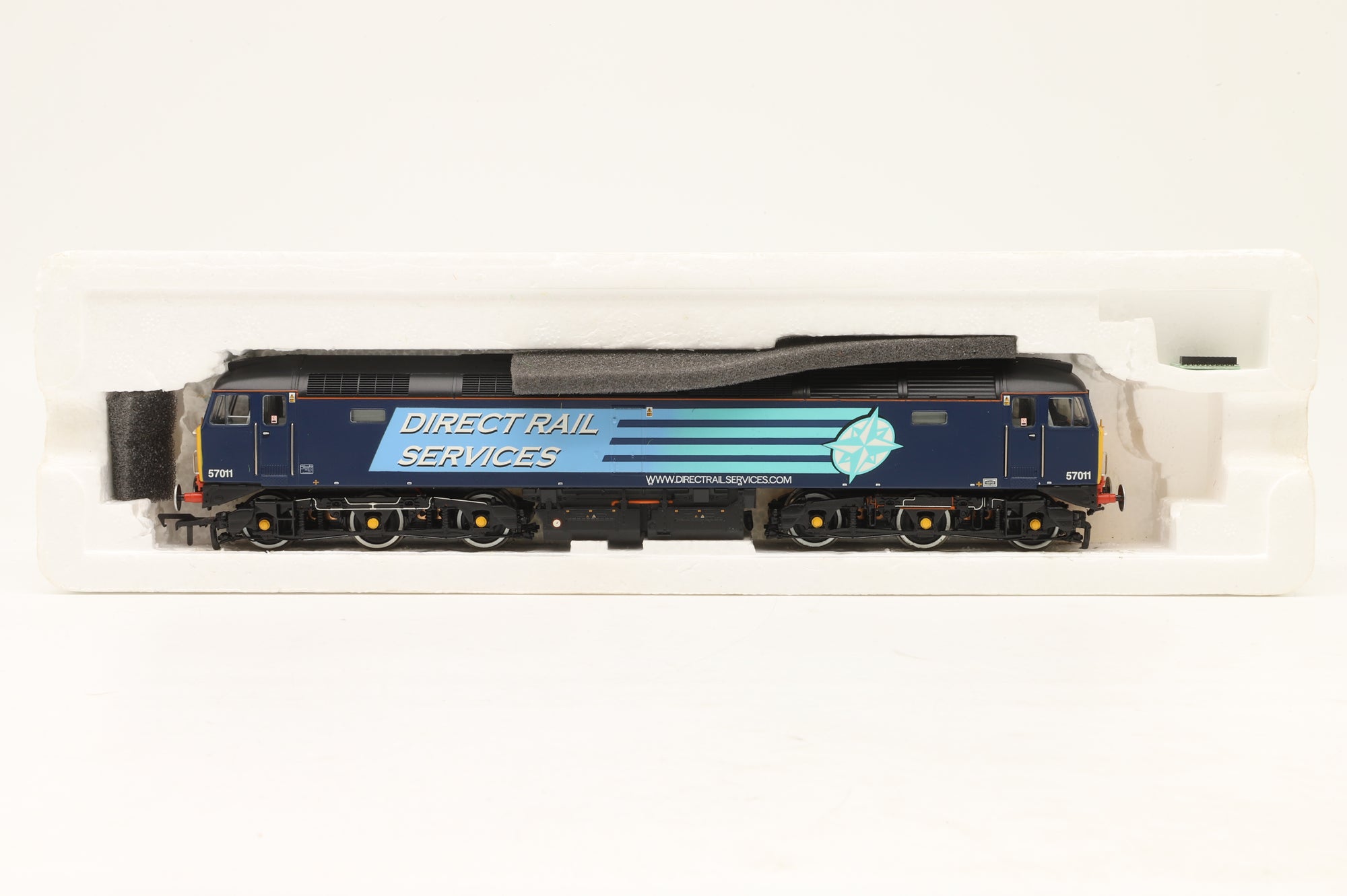 Bachmann OO 32-754 Class 57/0 '57011' DRS DCC Fitted