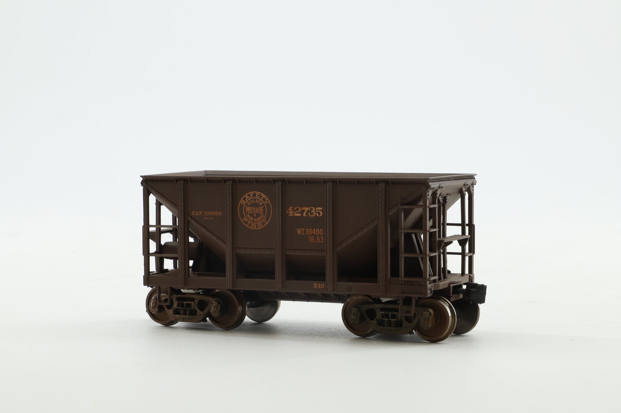 Walthers HO 6-Pack of 24' Michigan Ore Cars in DMIR Brown - Pro-Weathered/Renumbered
