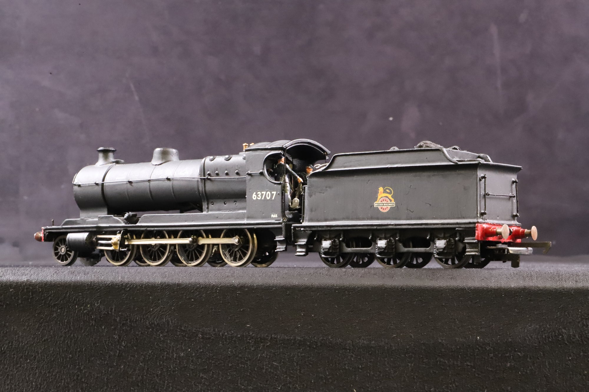 Nu-Cast OO NC005 04 Class 2-8-0 '63707' BR Black E/C Kit Built