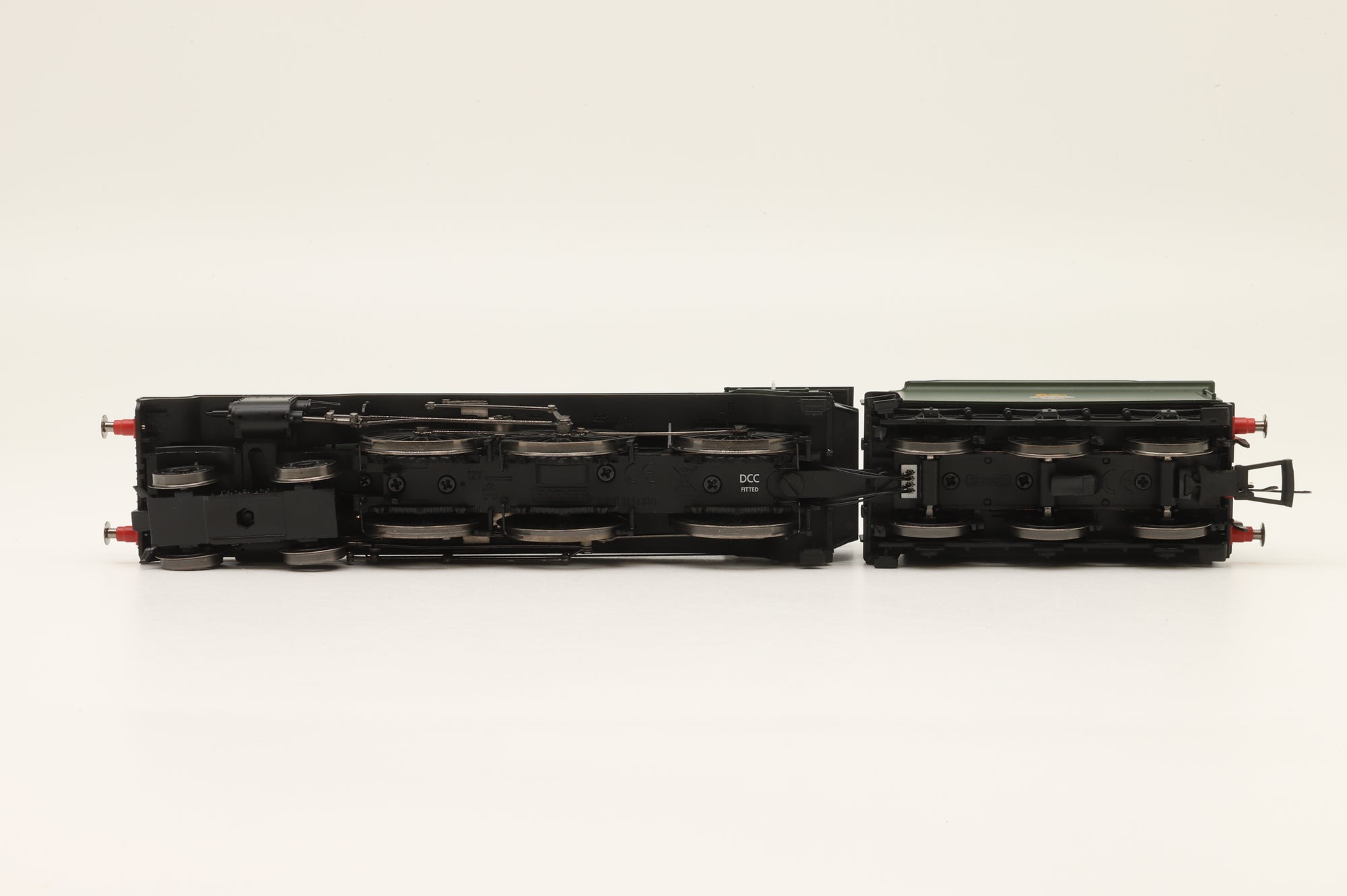 Hornby OO R2921X Class B17/1 '61637' 'Thorpe Hall' BR Green E/C DCC Fitted
