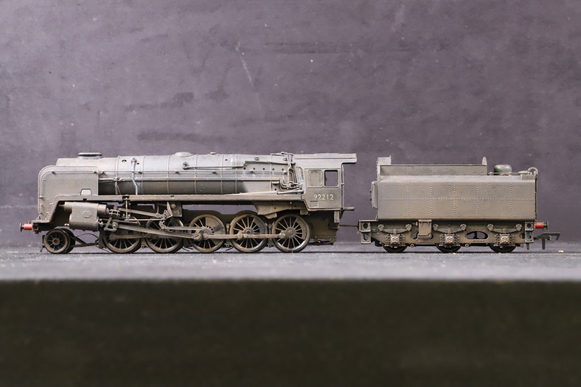 WORKSHOP Bachmann OO Class 9F 92212 in BR Black w/ Late Crests - Weathered