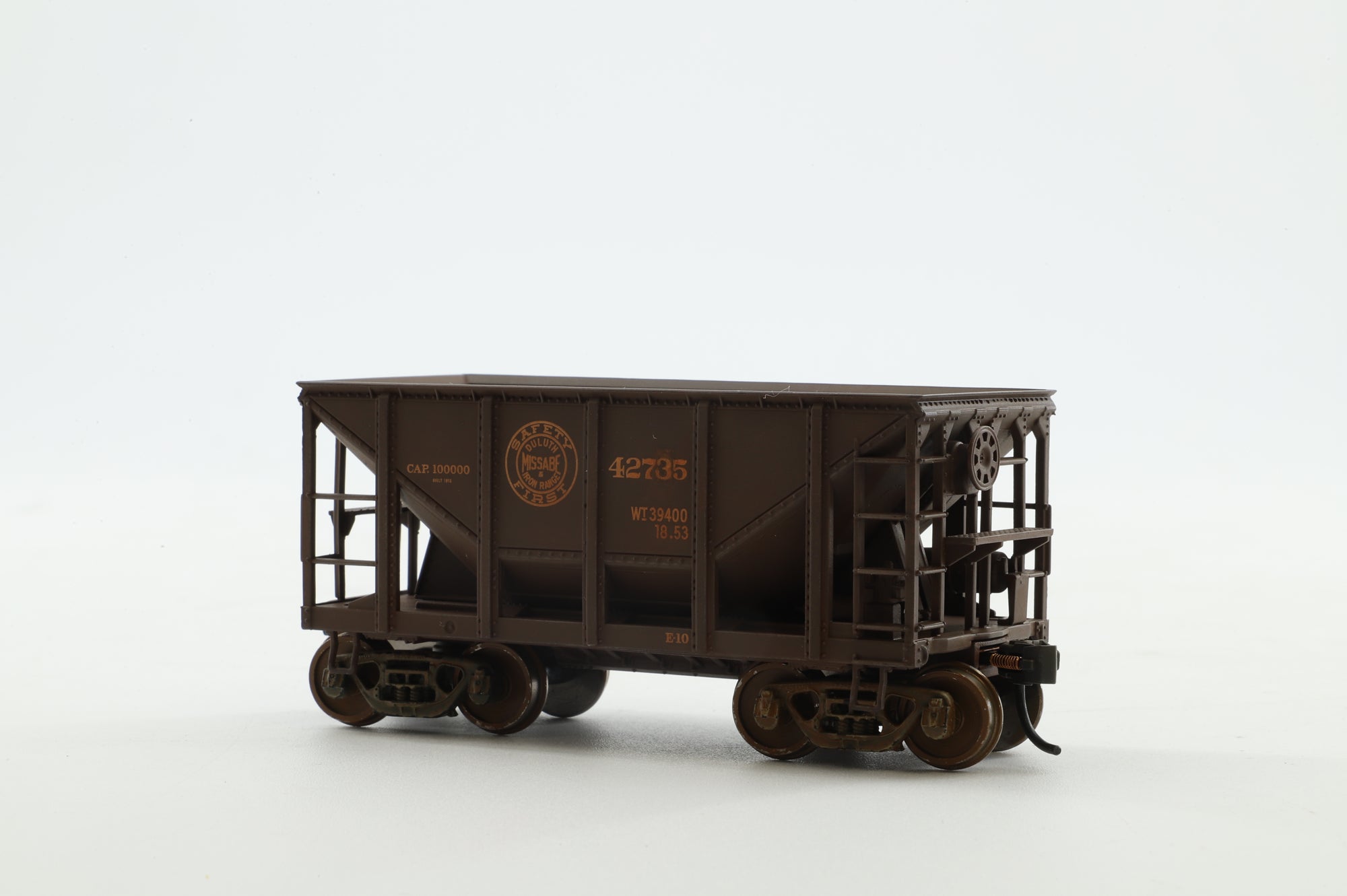 Walthers HO 6-Pack of 24' Michigan Ore Cars in DMIR Brown - Pro-Weathered/Renumbered
