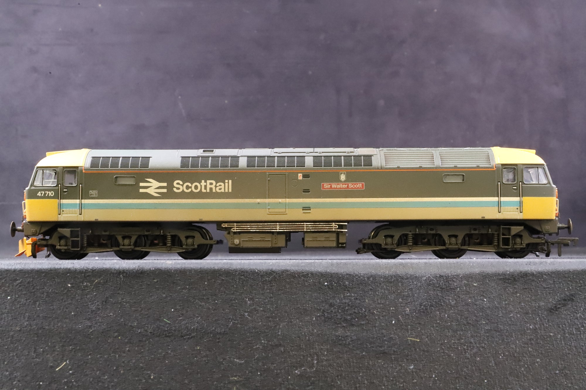 Bachmann OO 31-653 Class 47 47710 'Sir Walter Scott' in BR Scotrail Livery - DCC Sound & Weathered