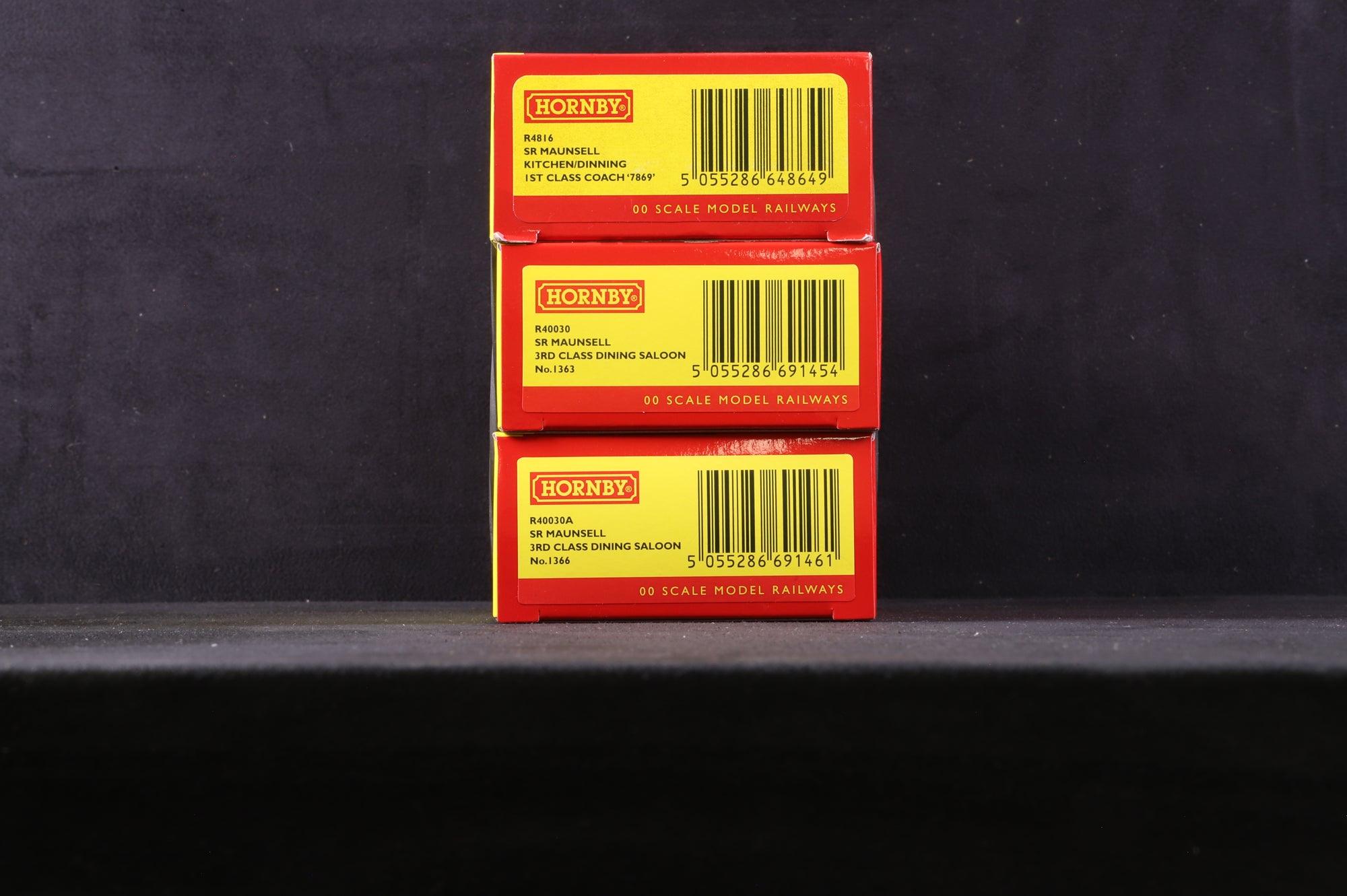 Hornby OO Rake of 3 SR Maunsell Kitchen/Dining Cars, Inc. R4816, R40030 & A