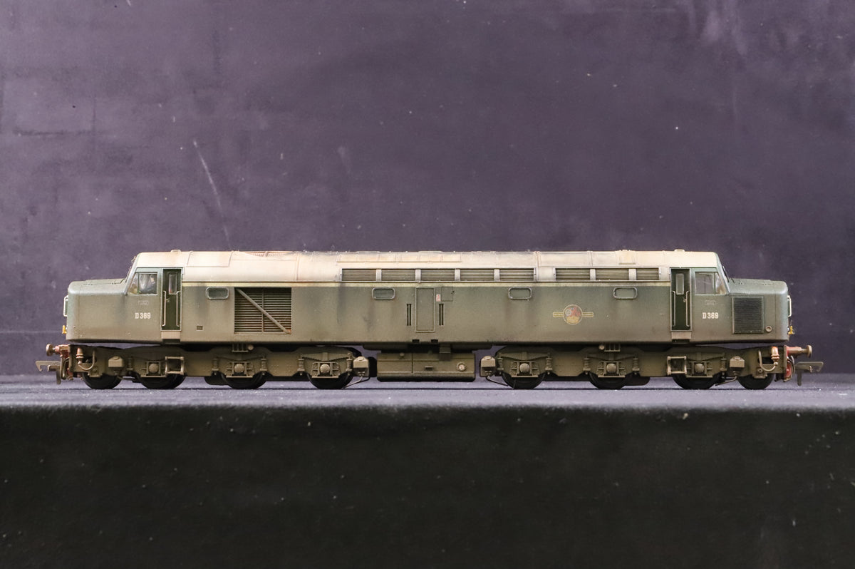 Bachmann OO 32-481WDS Class 40 D369 in BR Green w/ Small Yellow Panels &amp; White Stripe - DCC Sound &amp; Weathered