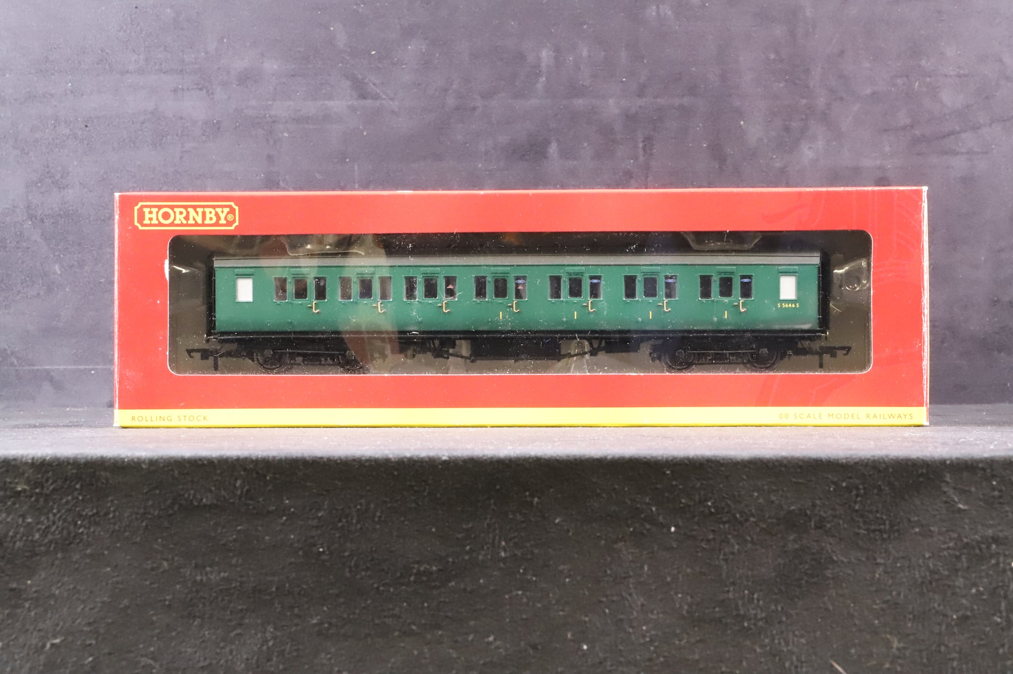 Hornby OO Rake of 4 BR Green Maunsell Coaches, Inc. R4304C, R4304E, R4305A & R4305B