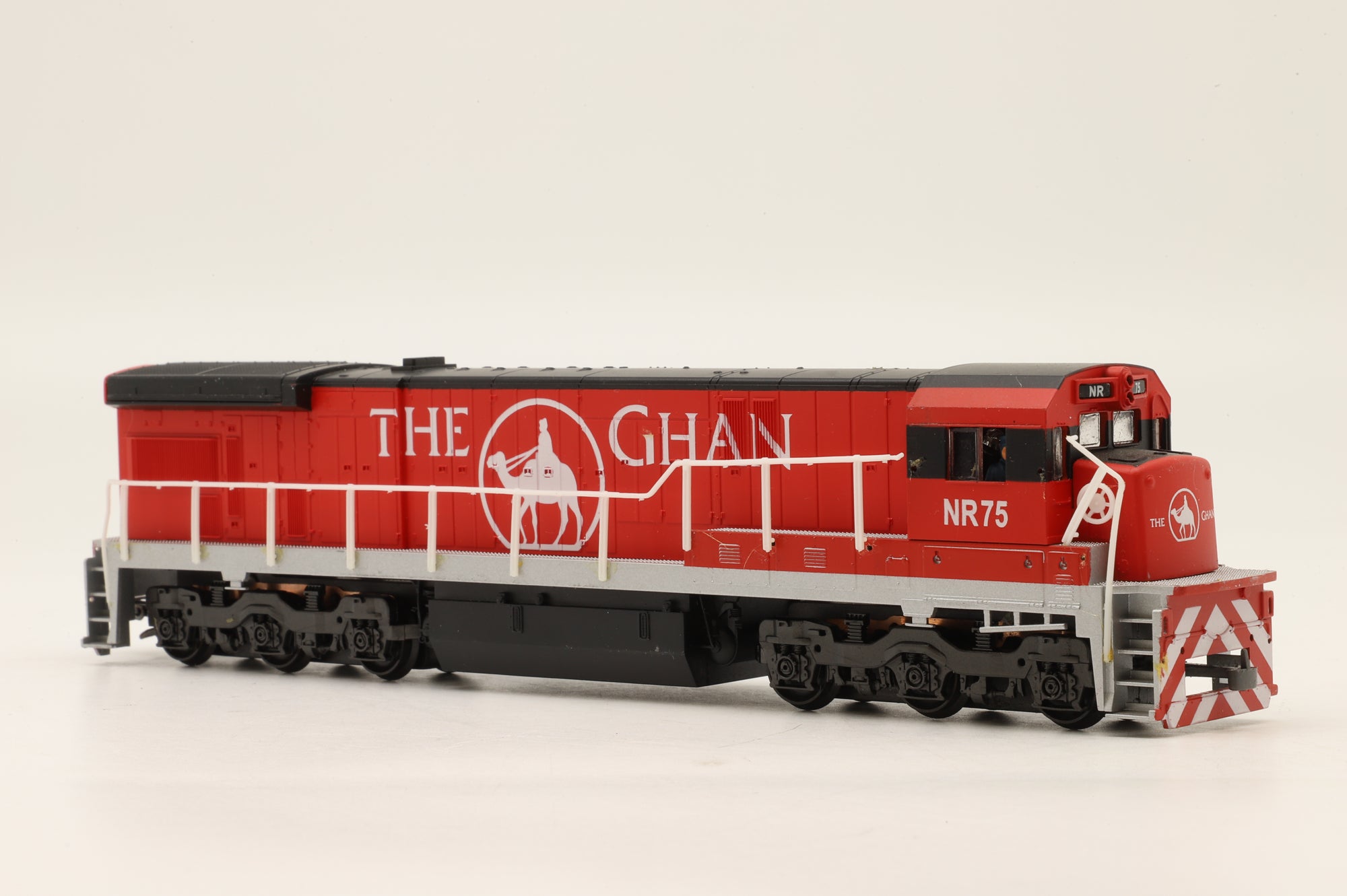 WORKSHOP Frateschi HO 'The Ghan' Train Set Incl. GE C30-7 & 3x Budd Coaches