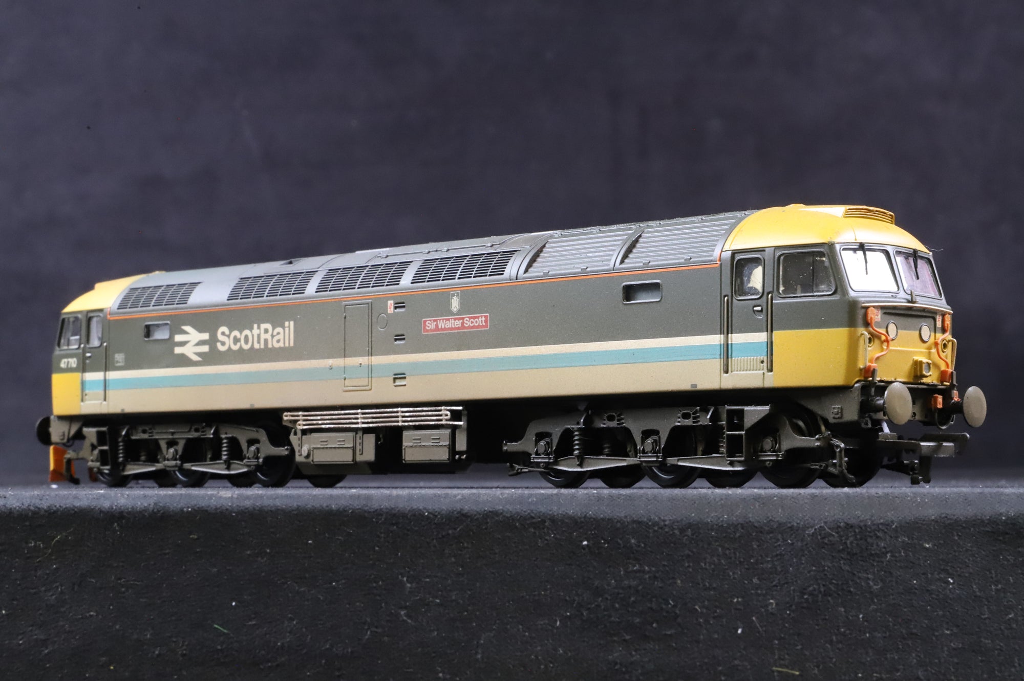 Bachmann OO 31-653 Class 47 47710 'Sir Walter Scott' in BR Scotrail Livery - DCC Sound & Weathered