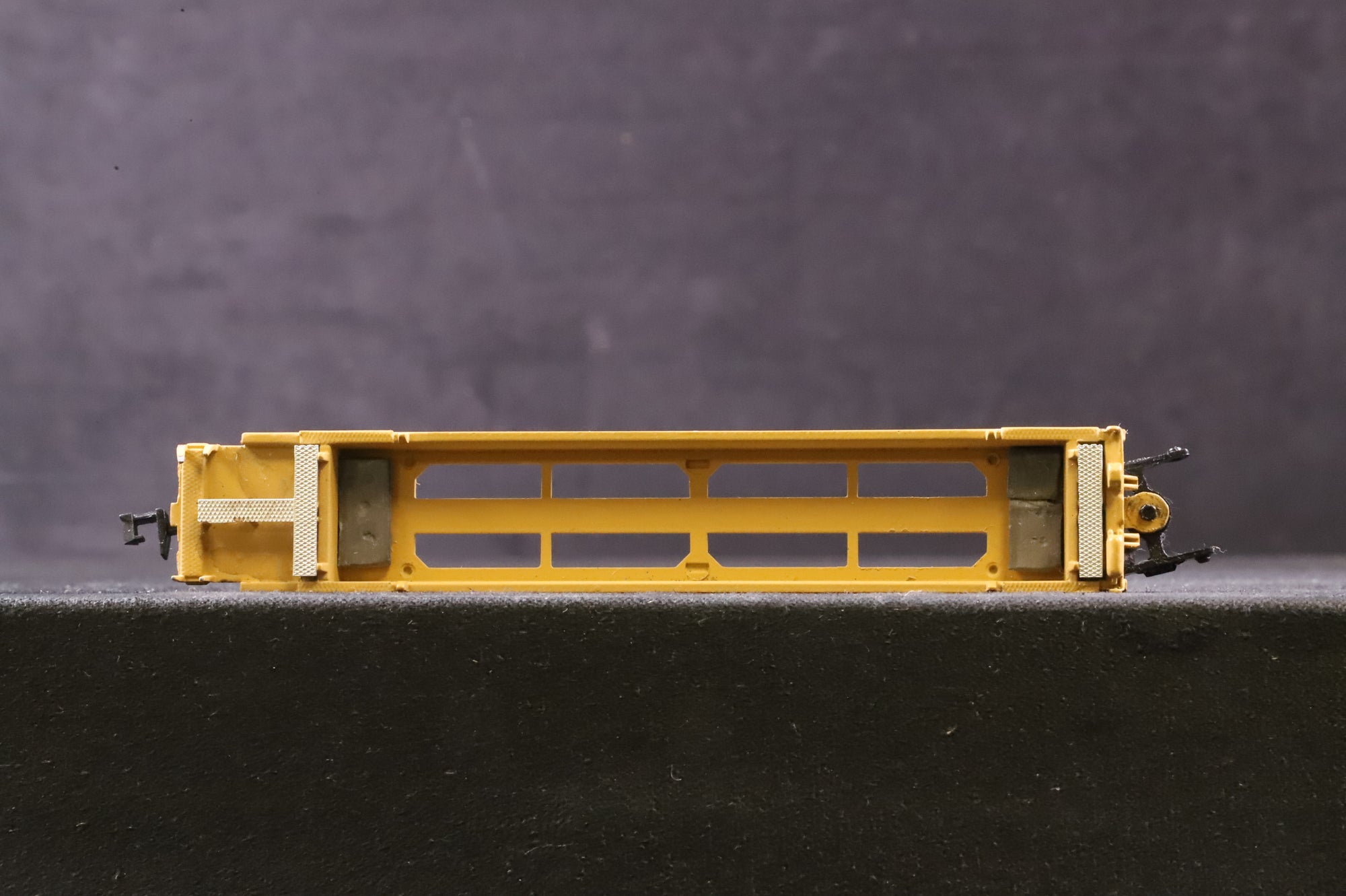 WORKSHOP Walthers N Gauge 932-8108 Thrall 5-Unit Articulated Double Stack Car No.72855 in TTX Livery