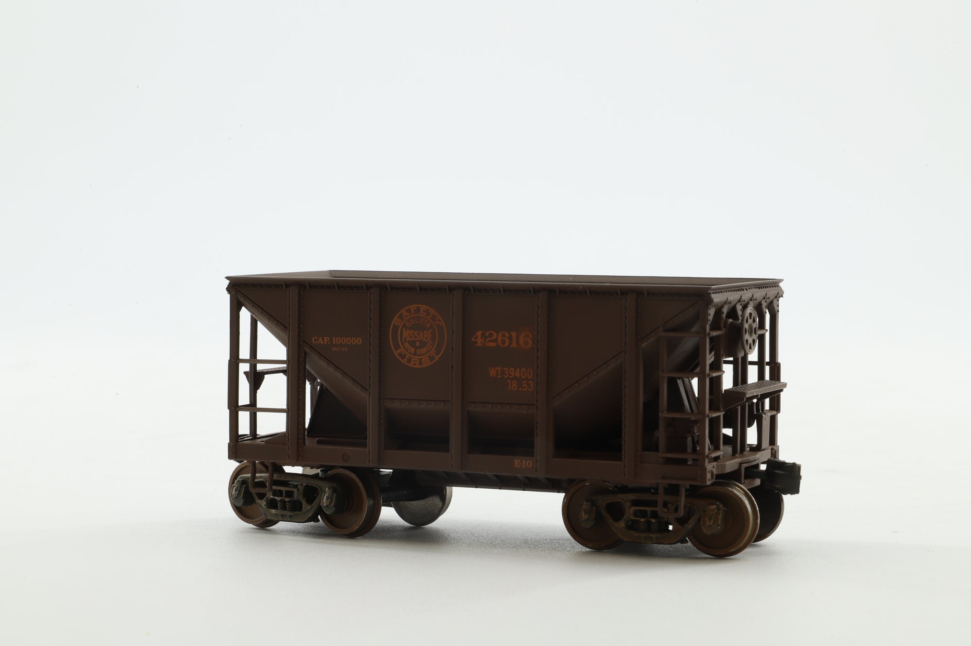 Walthers HO 6-Pack of 24' Michigan Ore Cars in DMIR Brown - Pro-Weathered/Renumbered