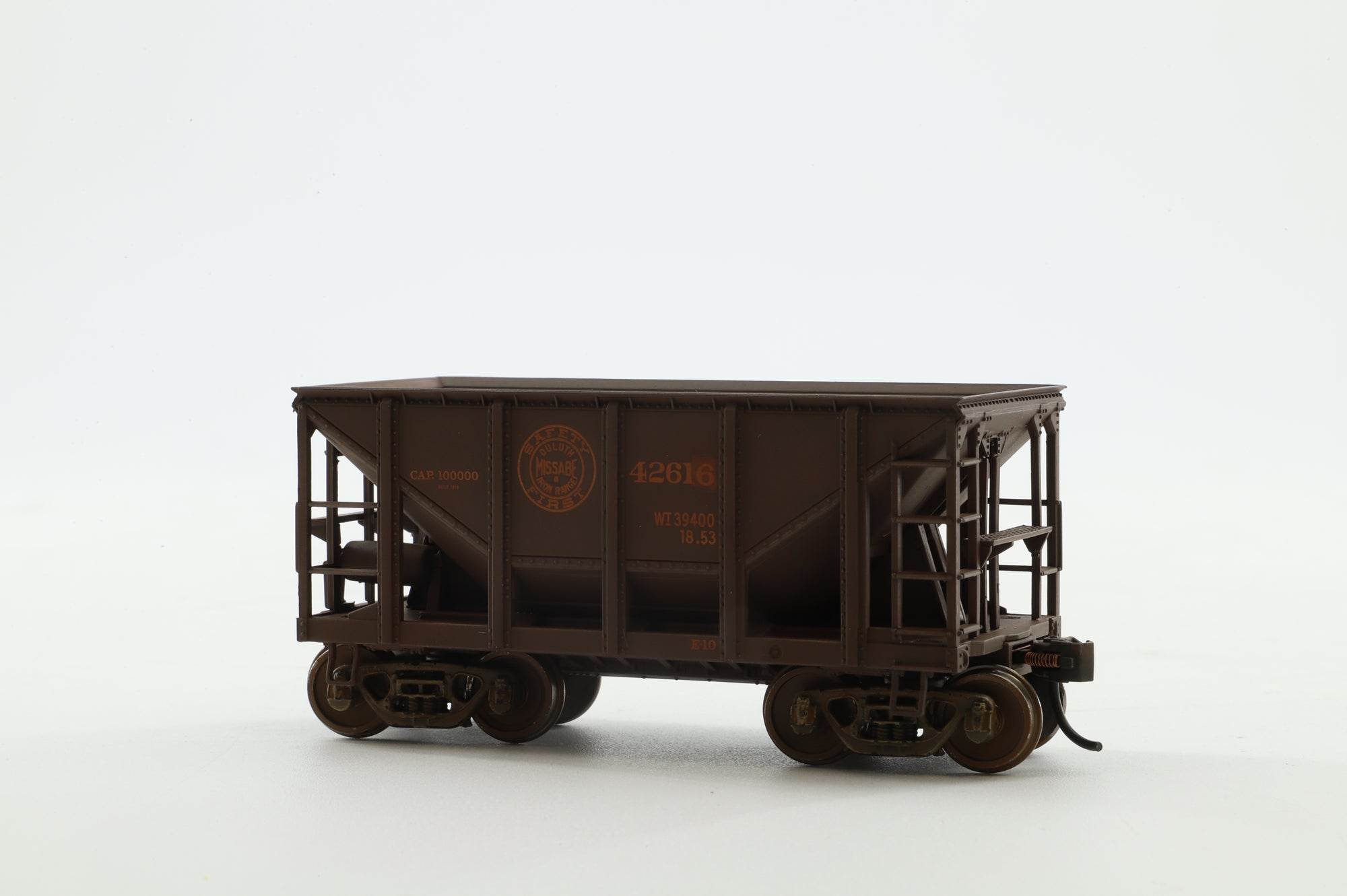 Walthers HO 6-Pack of 24' Michigan Ore Cars in DMIR Brown - Pro-Weathered/Renumbered