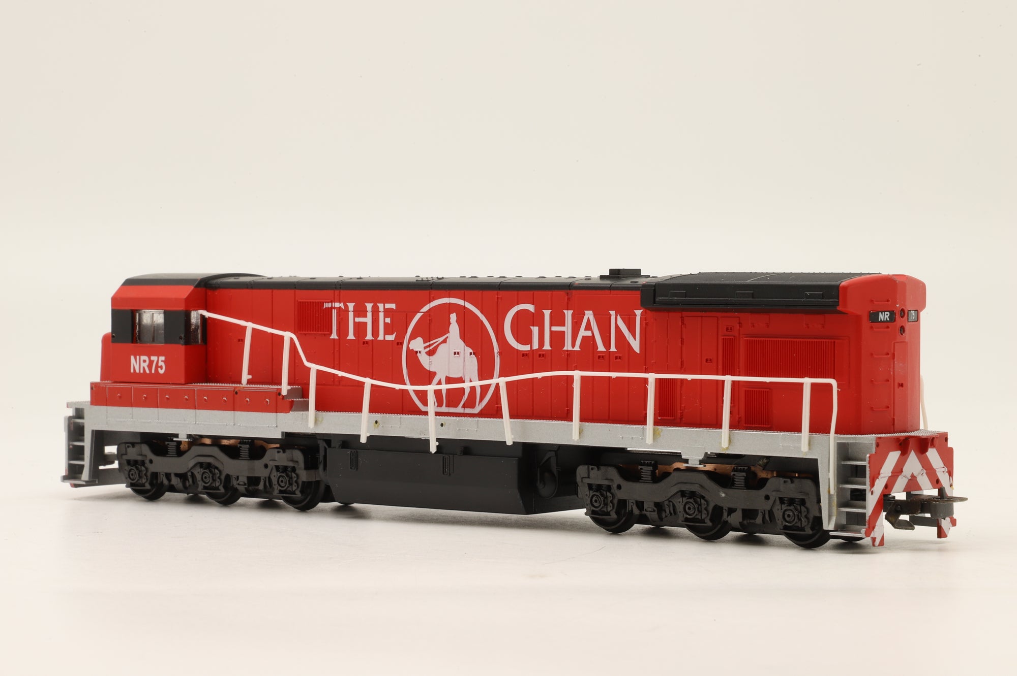 WORKSHOP Frateschi HO 'The Ghan' Train Set Incl. GE C30-7 & 3x Budd Coaches