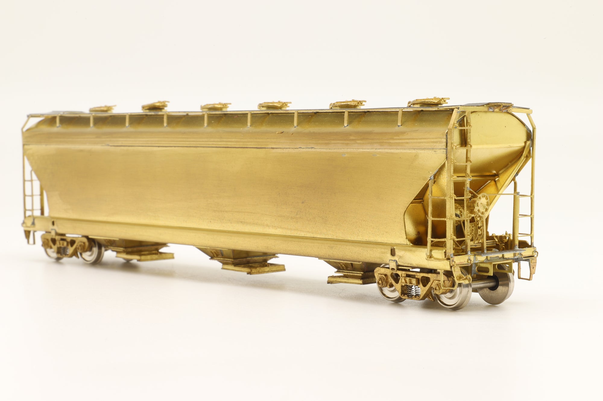 Overland Models/Ajin HO OMI-3092 ACF 3-Bay Centerflow 4600 Covered Hopper w/6 Round Hatches, Unpainted Brass