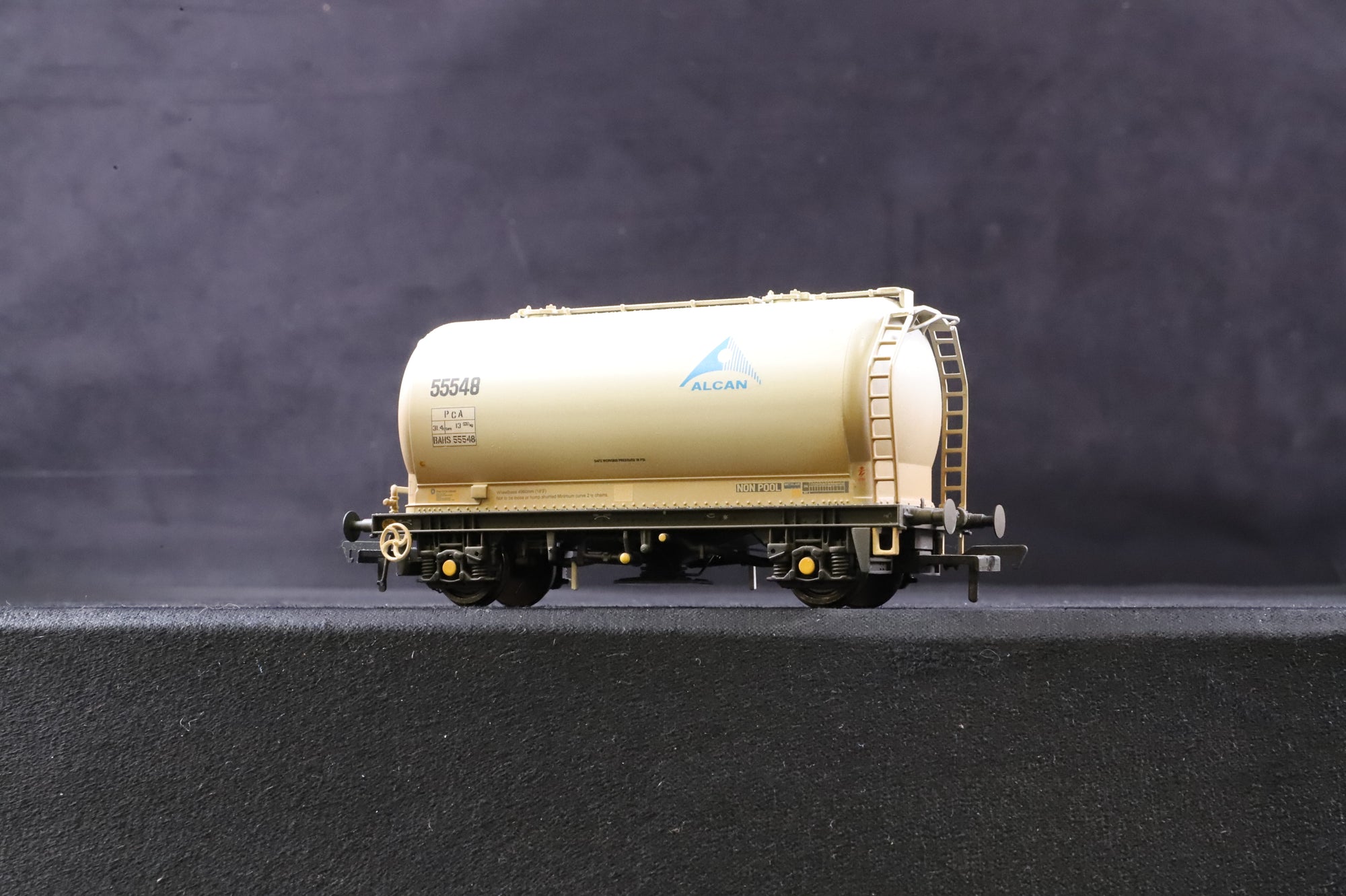 Bachmann OO Rake of 6 PCA Metalair Grey Wagons, Weathered, 38-652x5 & 651