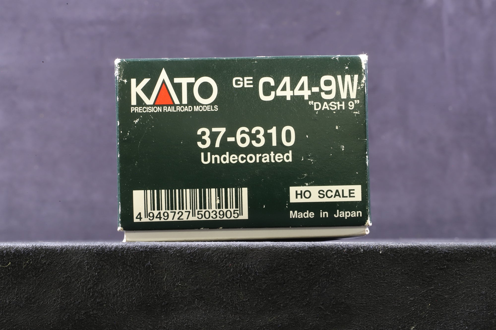 Kato HO 37-6310 GE C44-9W in Plain Grey