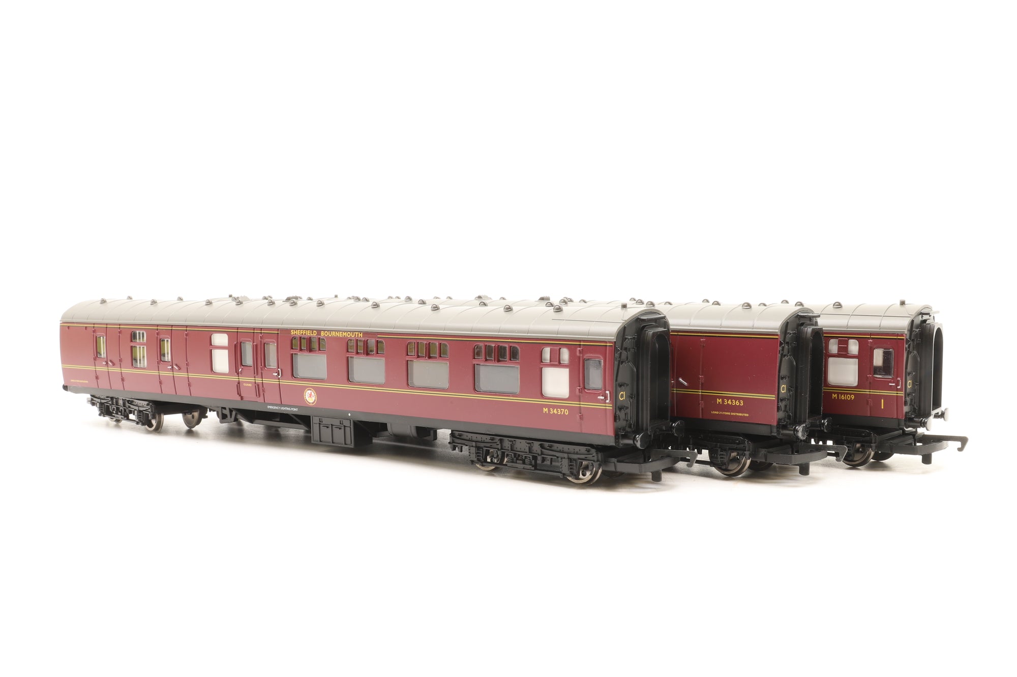 Hornby OO R4229 'The Pines Express' Coach Pack