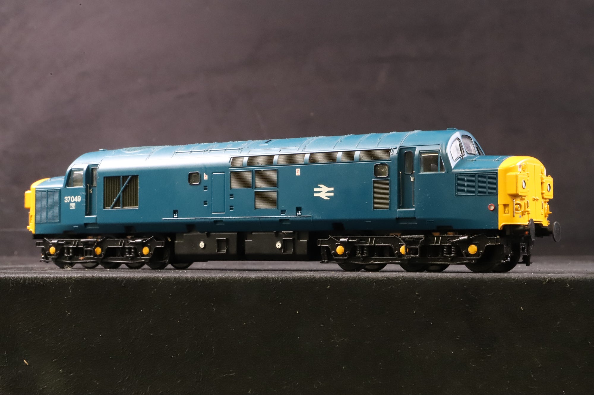 Bachmann OO 32-783DS Class 37 37049 in BR Blue
