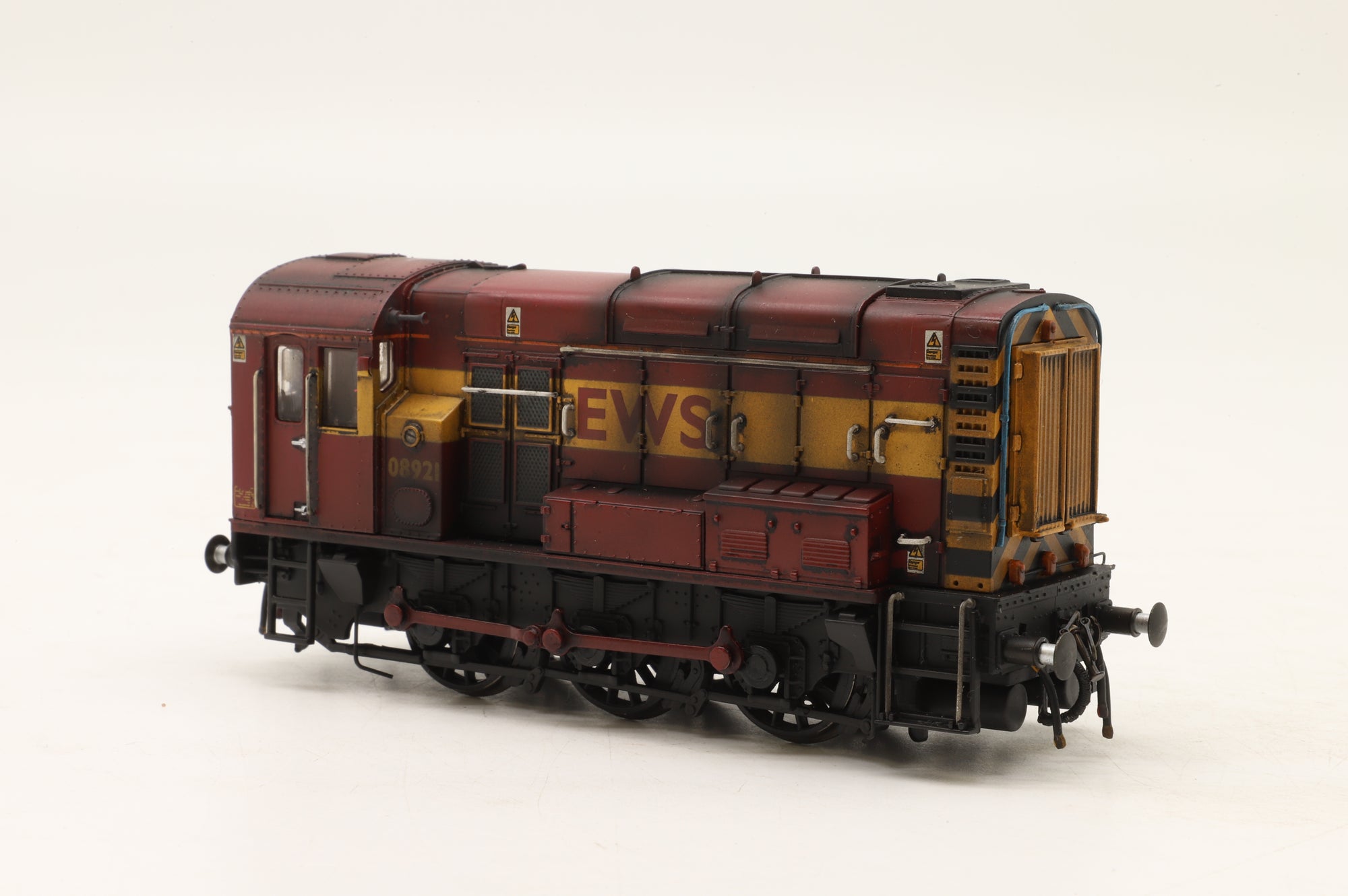 Bachmann OO 32-101B Class 08 Diesel '08921' EWS Weathered
