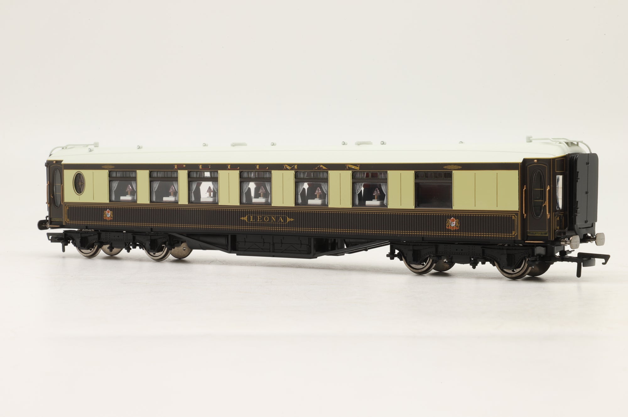 Hornby OO Rake of 3 Pullman Cars, Including R4143, R4144 & R4145