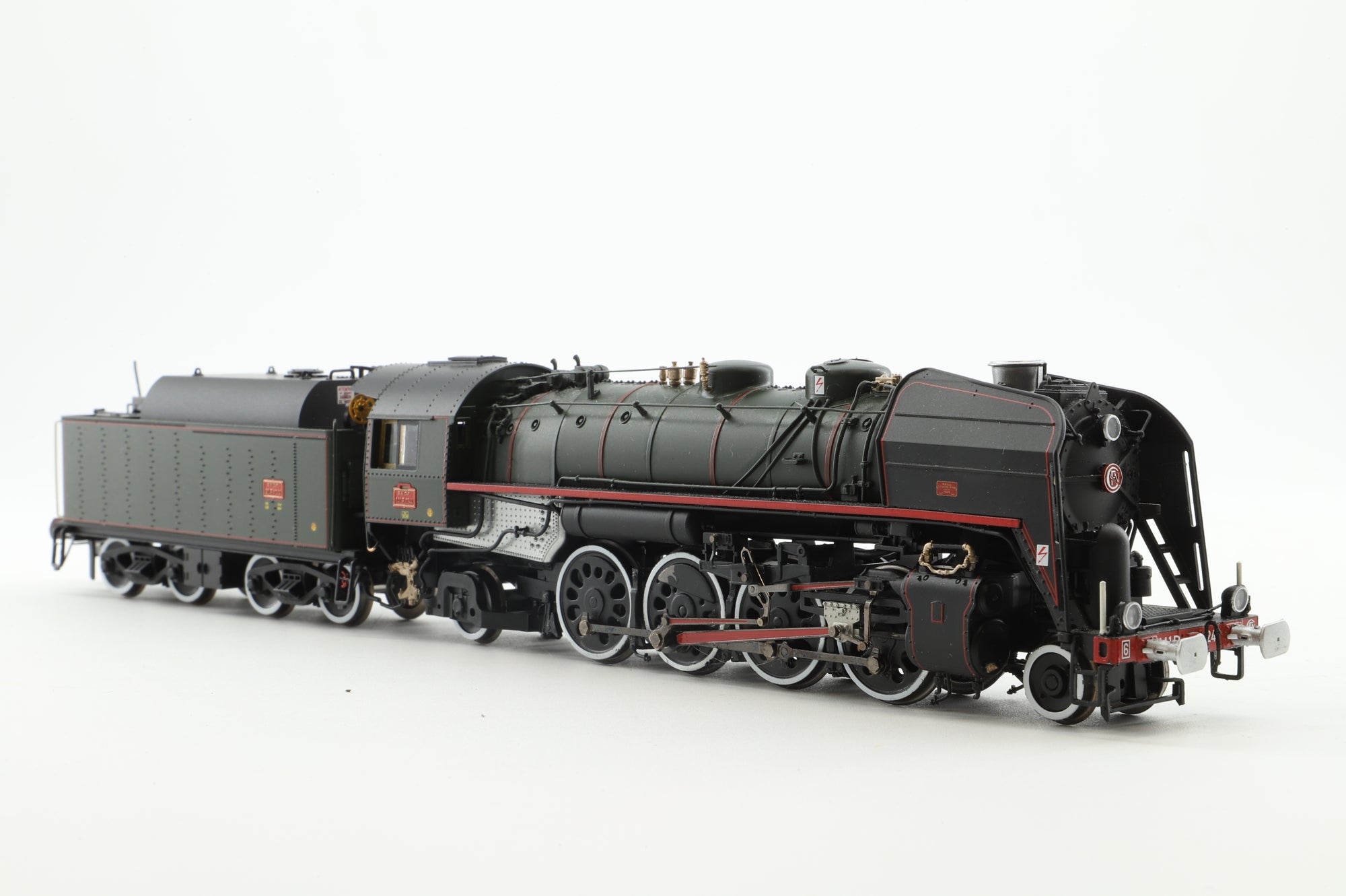 Jouef HO HJ2433S loco 141 R 1244 in Lined Green/Red - DCC Sound