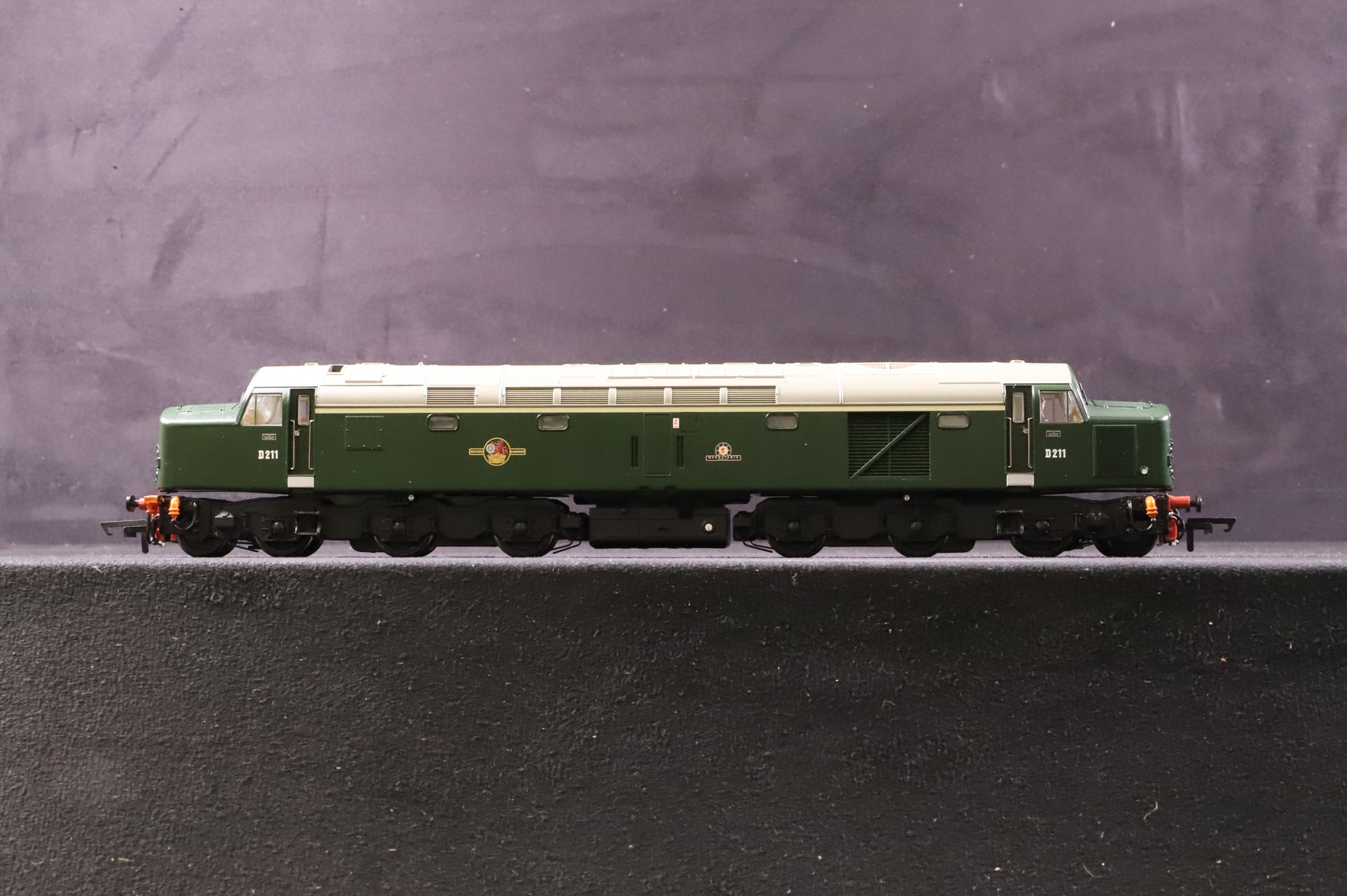 Bachmann OO 32-480DS Class 40 Diesel 'D211' 'Mauritania' BR Green DCC Sound