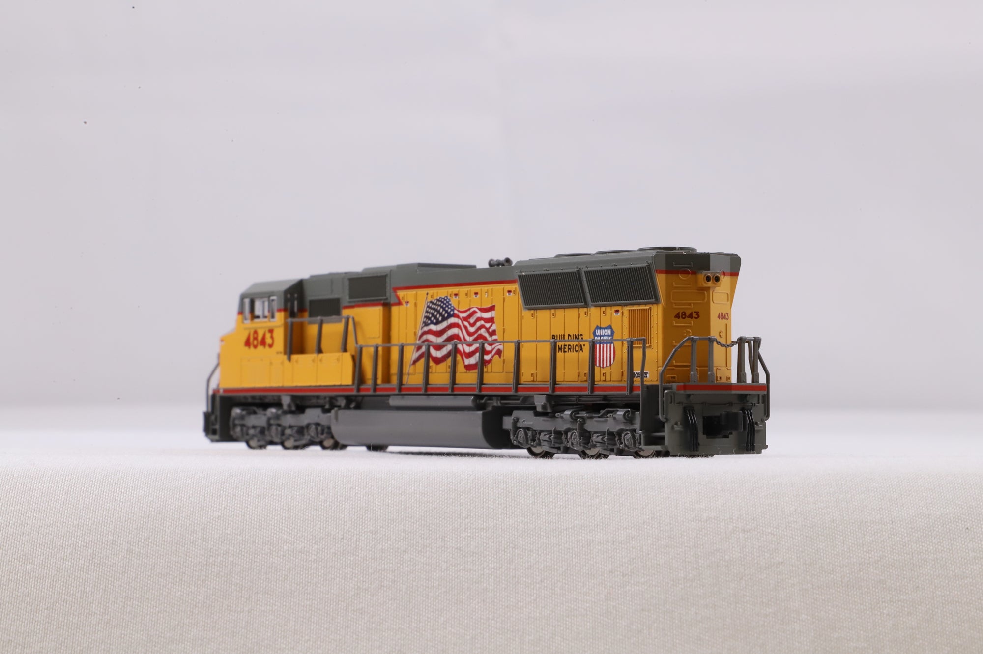 Kato N 176-8609 SD70M UP '4843' Diesel Locomotive