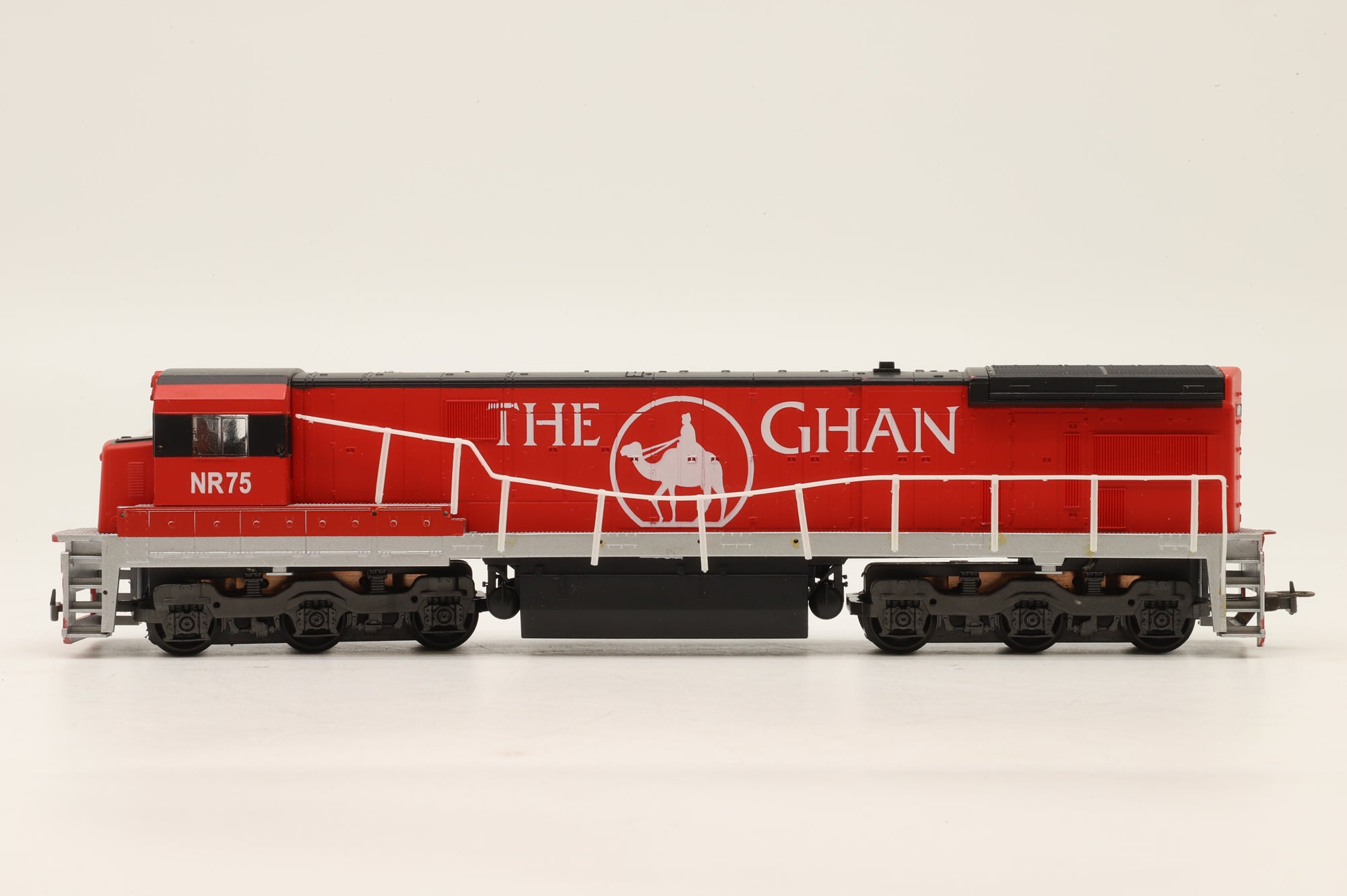 WORKSHOP Frateschi HO 'The Ghan' Train Set Incl. GE C30-7 & 3x Budd Coaches