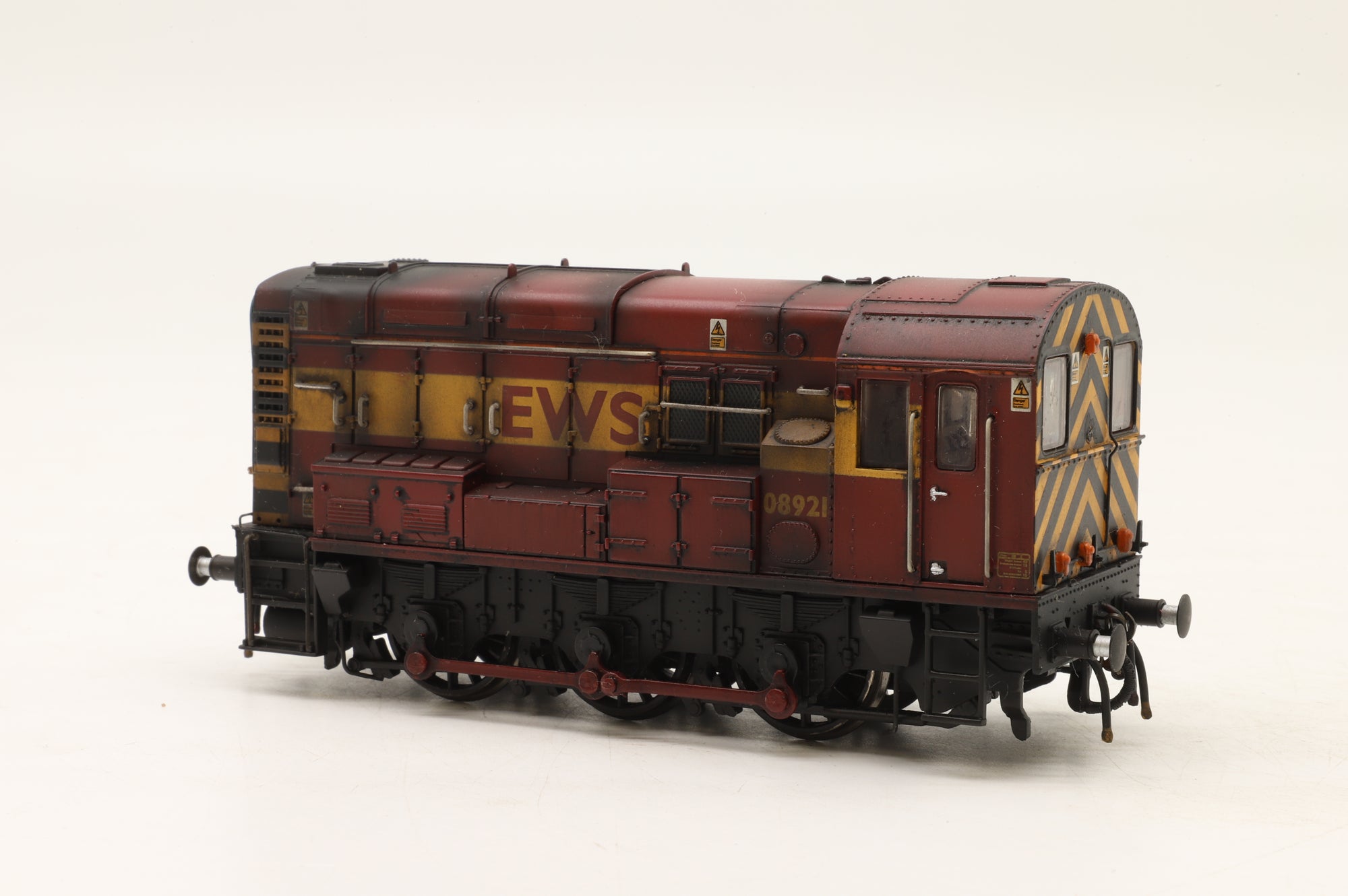 Bachmann OO 32-101B Class 08 Diesel '08921' EWS Weathered