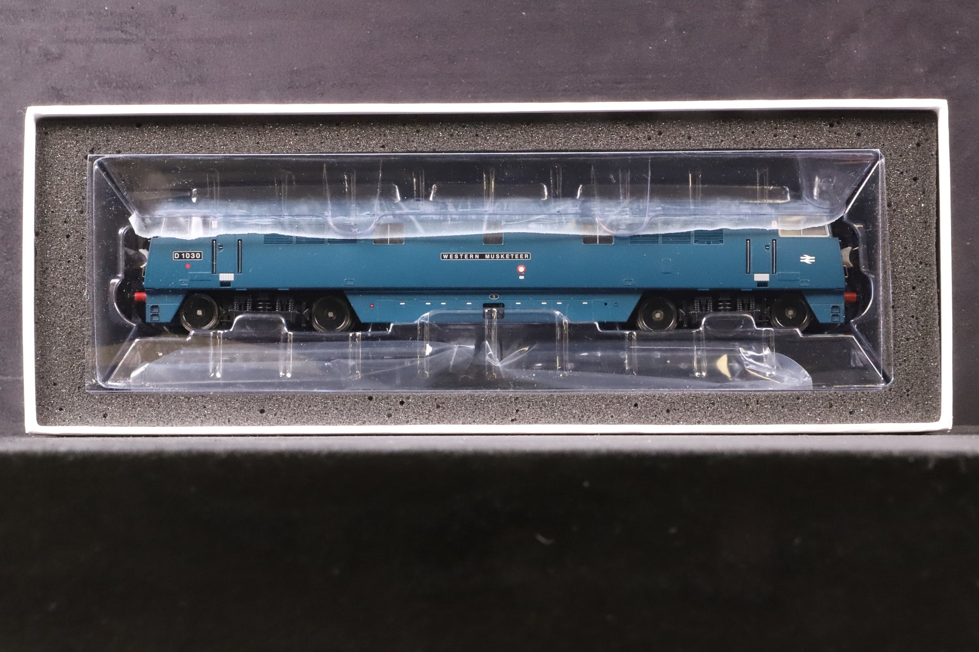 Heljan OO 5219 Class 52 Diesel 'D1030' 'Western Musketeer' BR Blue Small Yellow Panels