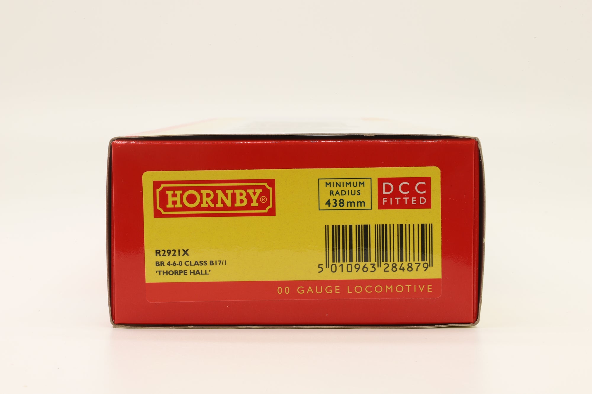Hornby OO R2921X Class B17/1 '61637' 'Thorpe Hall' BR Green E/C DCC Fitted