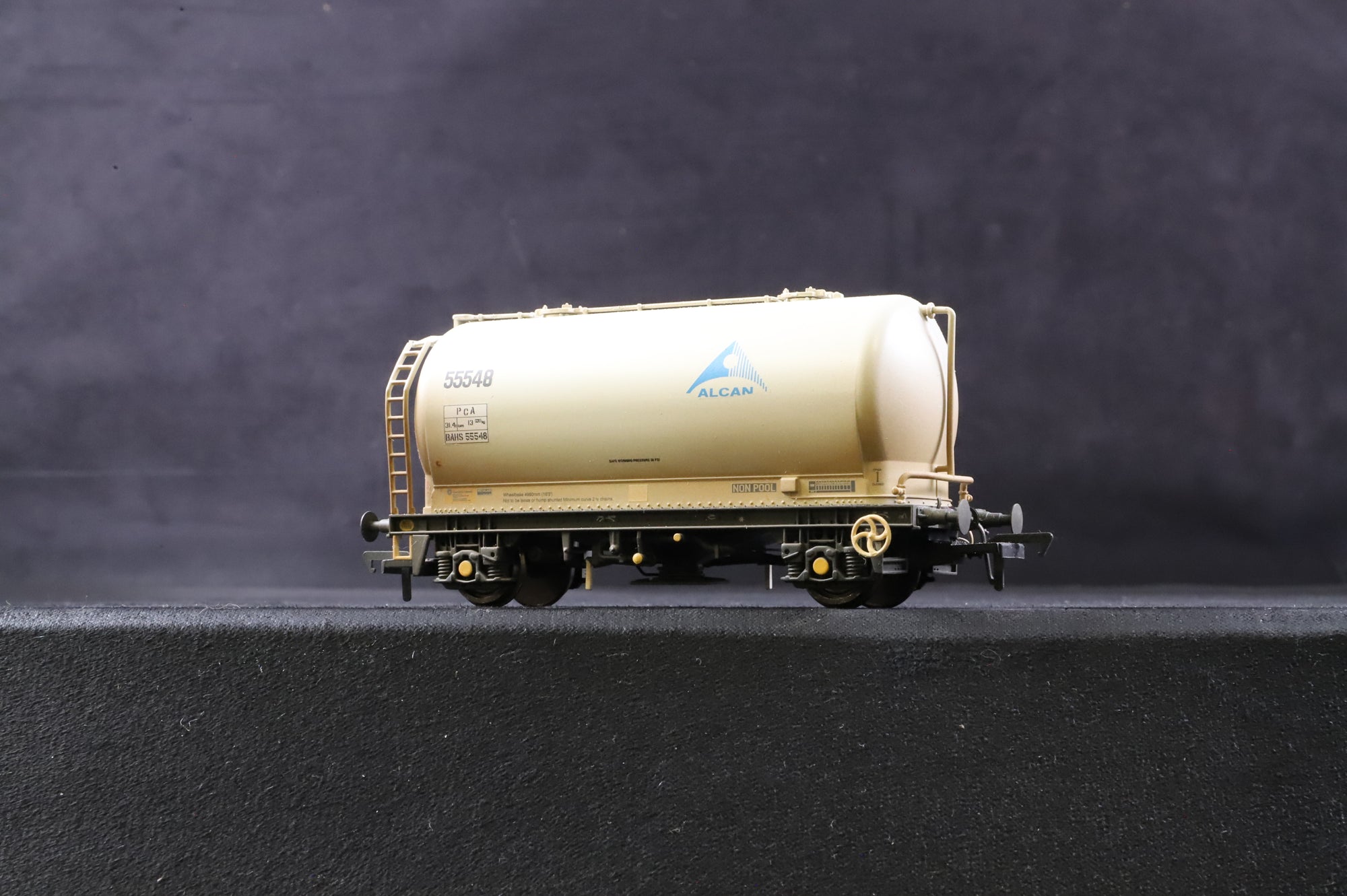 Bachmann OO Rake of 6 PCA Metalair Grey Wagons, Weathered, 38-652x5 & 651