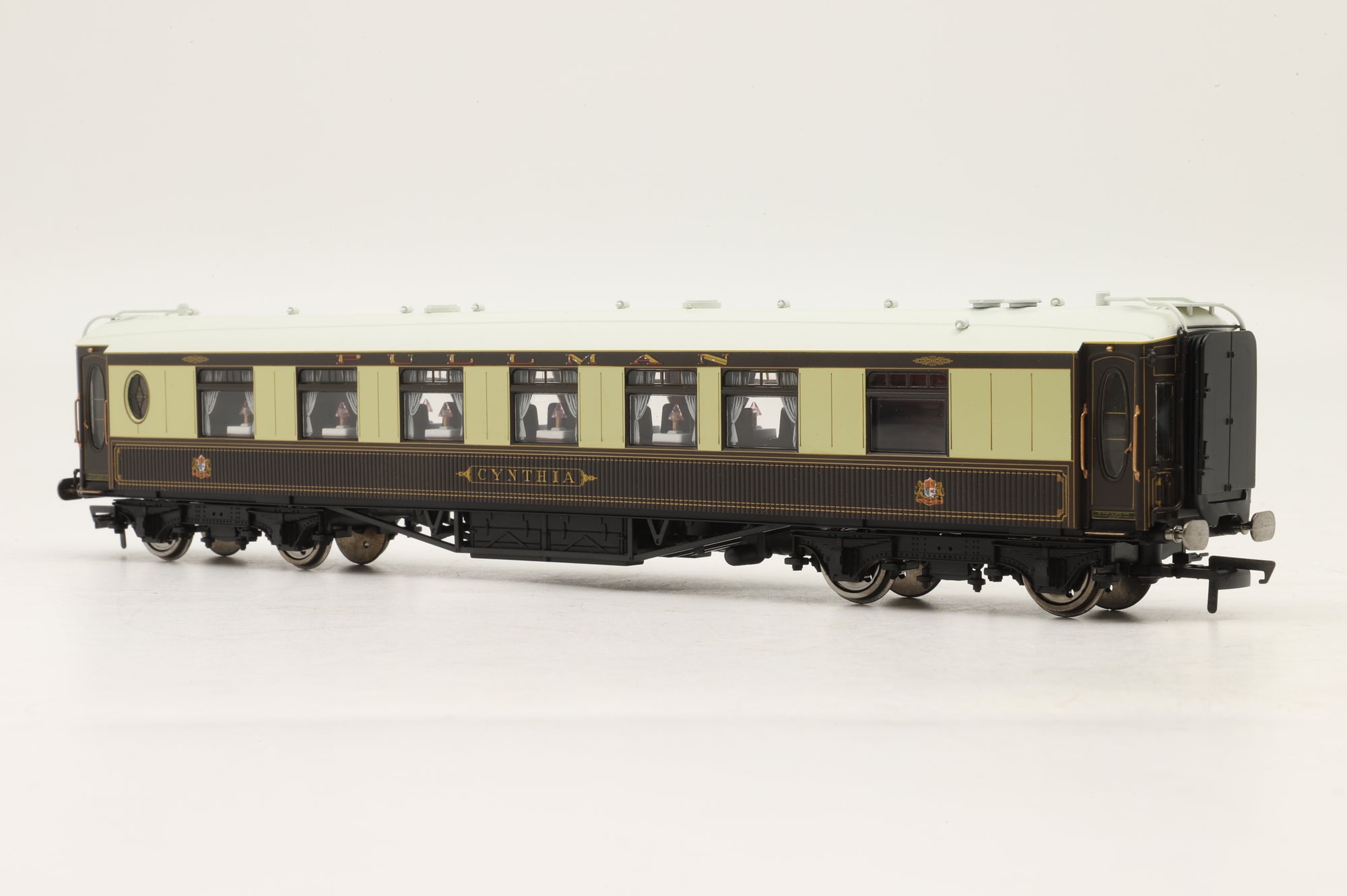 Hornby OO Rake of 3 Pullman Cars, Including R4143, R4144 & R4145