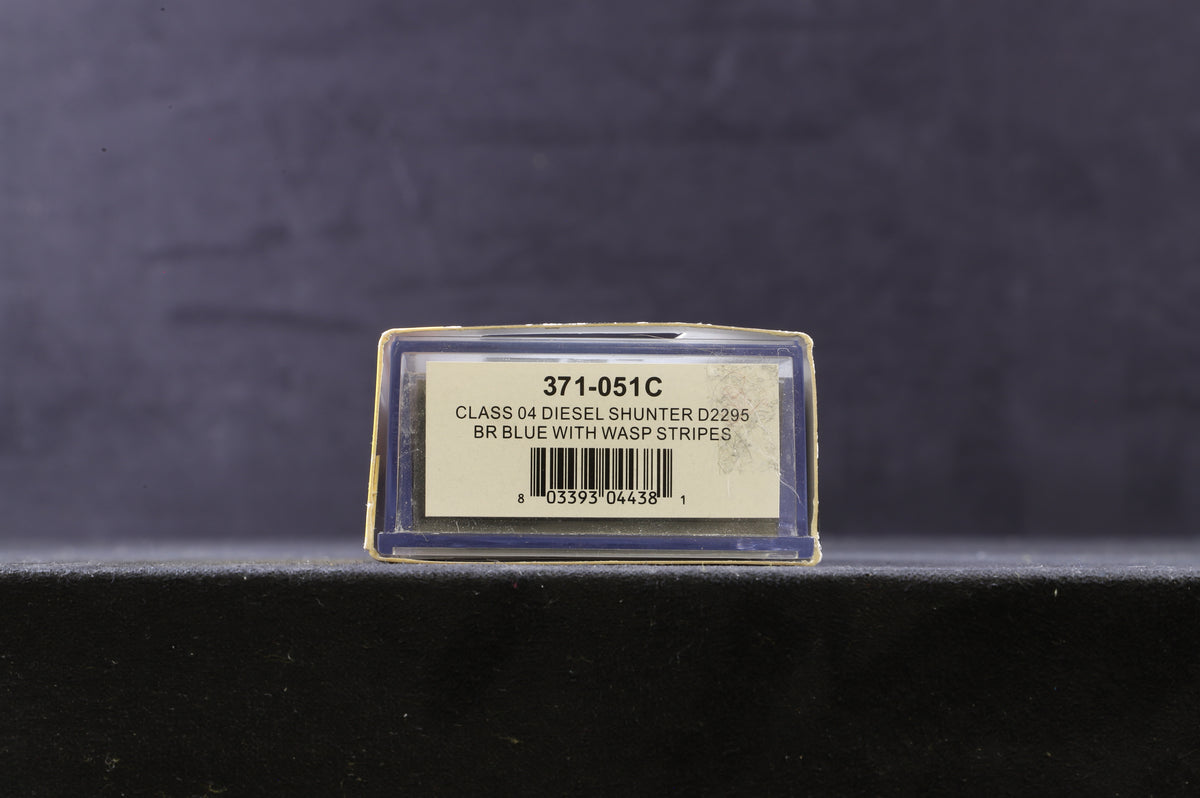 Graham Farish N 371-051C Class 04 Diesel Shunter &#39;D2295&#39; BR Blue w/Wasp Stripes