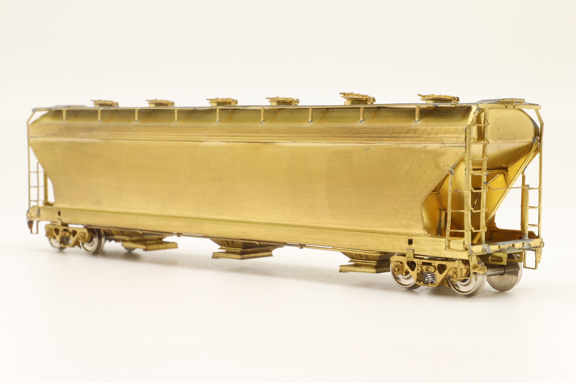 Overland Models/Ajin HO OMI-3092 ACF 3-Bay Centerflow 4600 Covered Hopper w/6 Round Hatches, Unpainted Brass