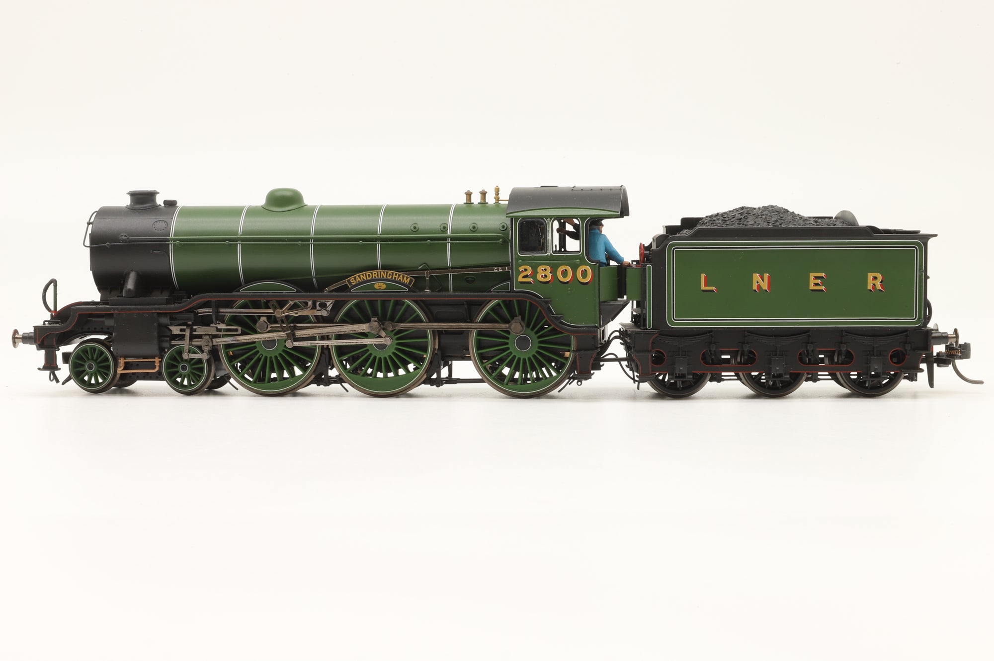 Hornby OO R2920 LNER Class B17/1 'Sandringham' '2800', DCC Sound