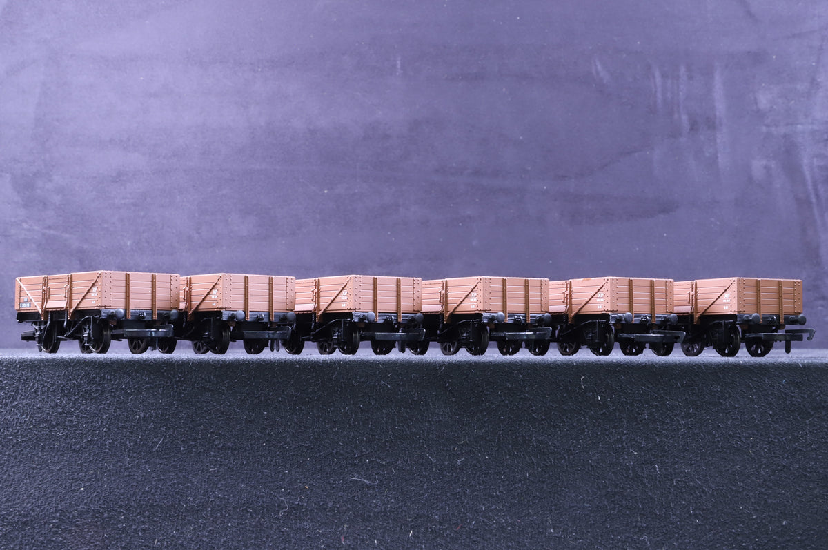 Hornby OO Rake of 6 5 Plank Wagons in BR Bauxite