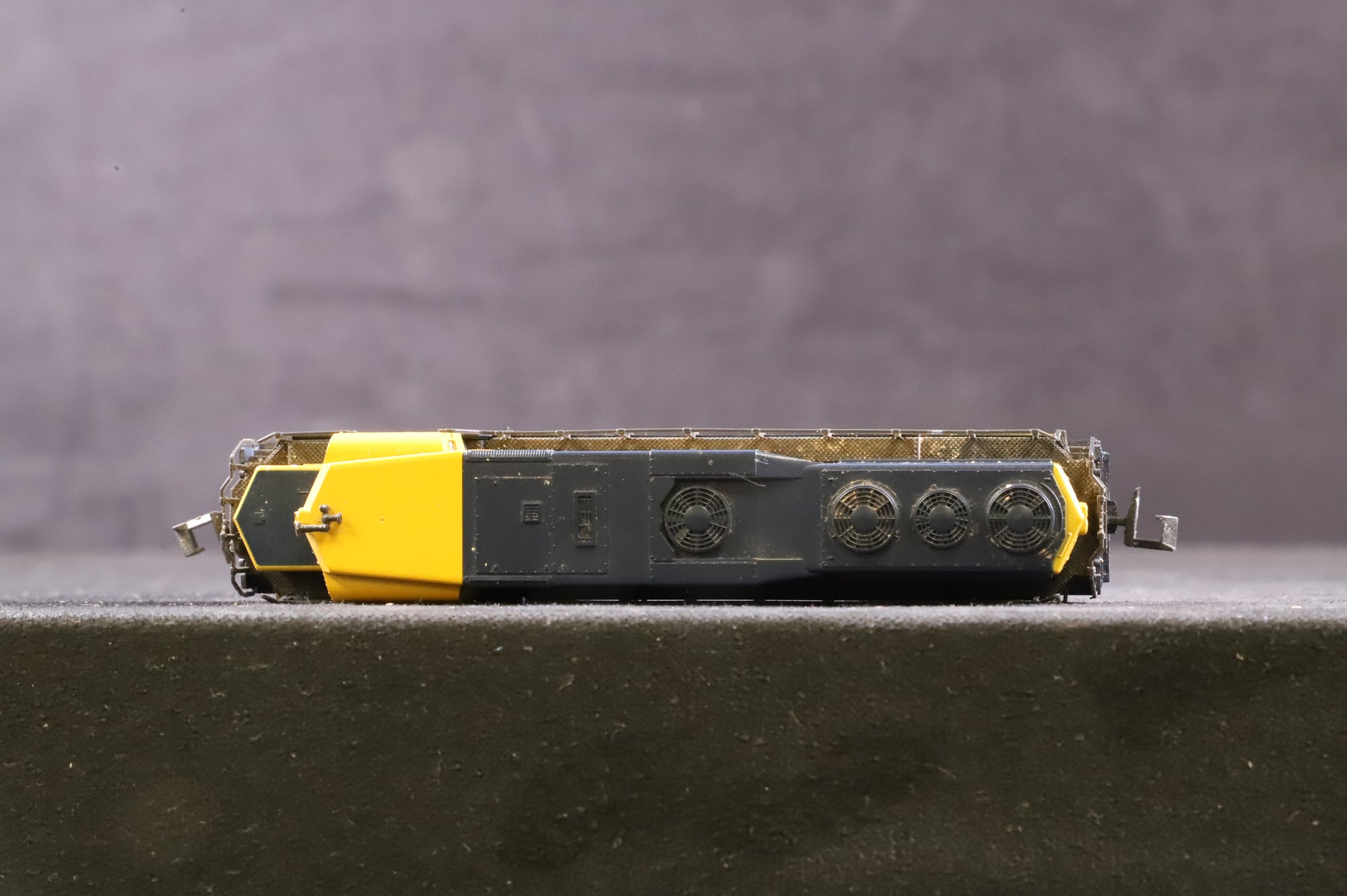 Atlas N Gauge 4722 EMD GP30 No.3235 in Santa Fe Livery