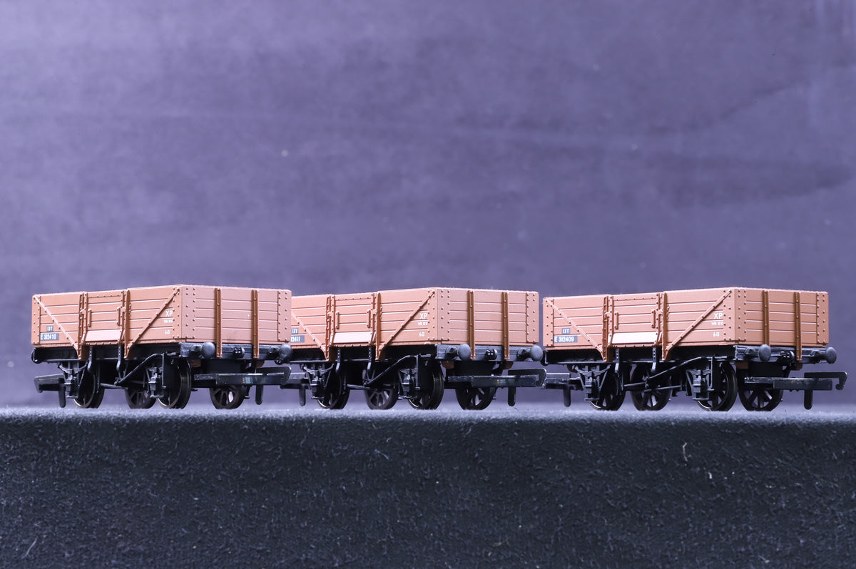 Hornby OO Rake of 6 5 Plank Wagons in BR Bauxite