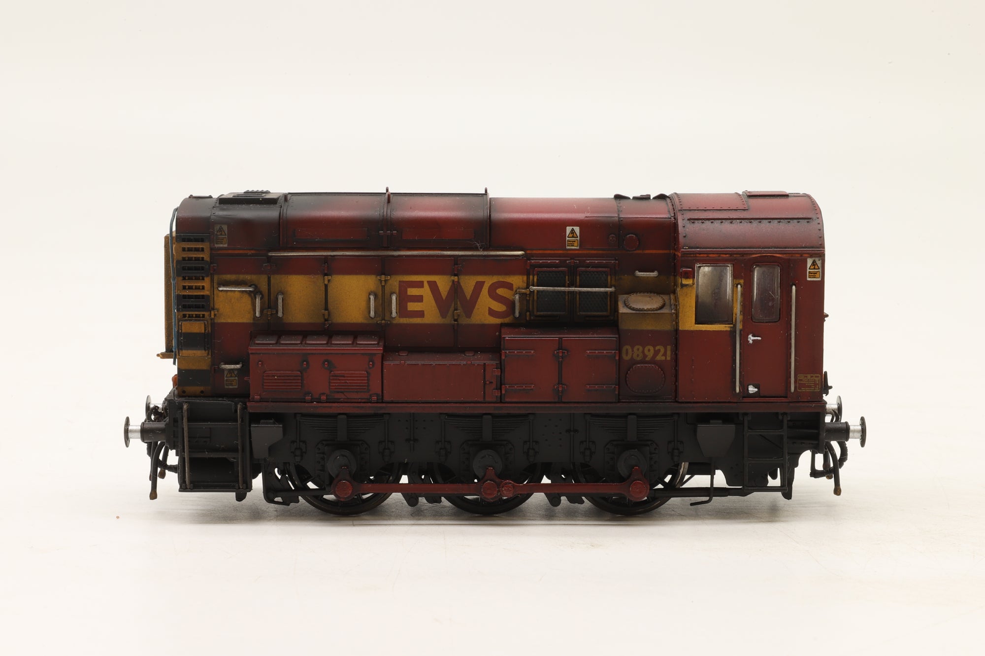 Bachmann OO 32-101B Class 08 Diesel '08921' EWS Weathered