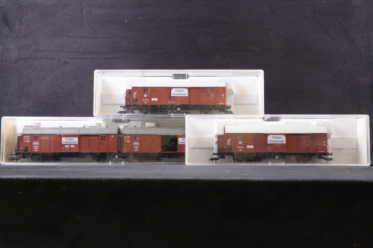 Fleischmann HO 5705 &amp; 5306 Rake Of 4 DR Box Vans