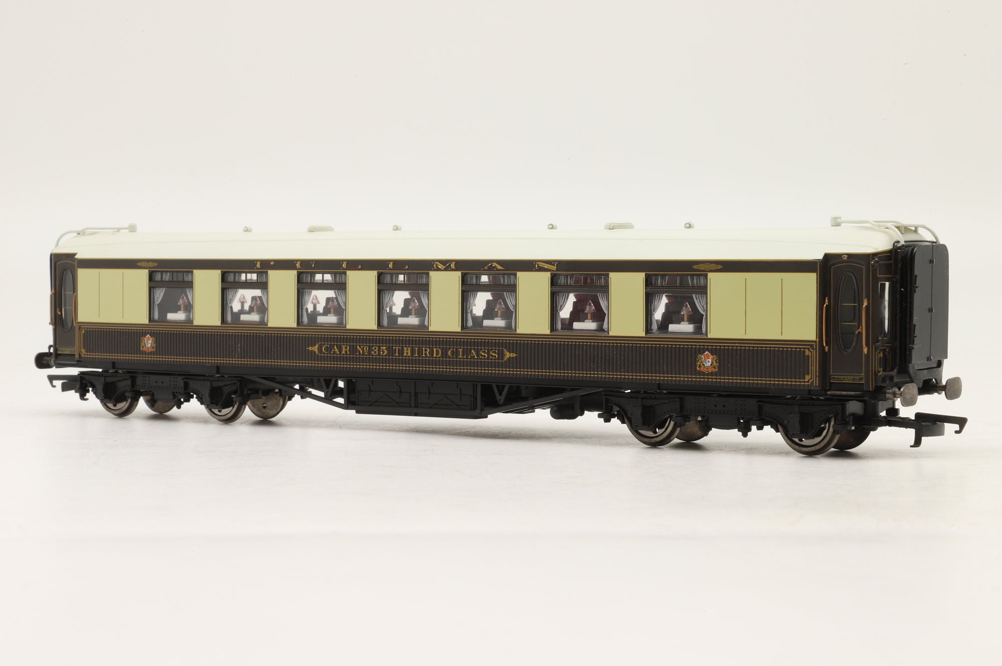 Hornby OO Rake of 3 Pullman Cars, Including R4143, R4144 & R4145