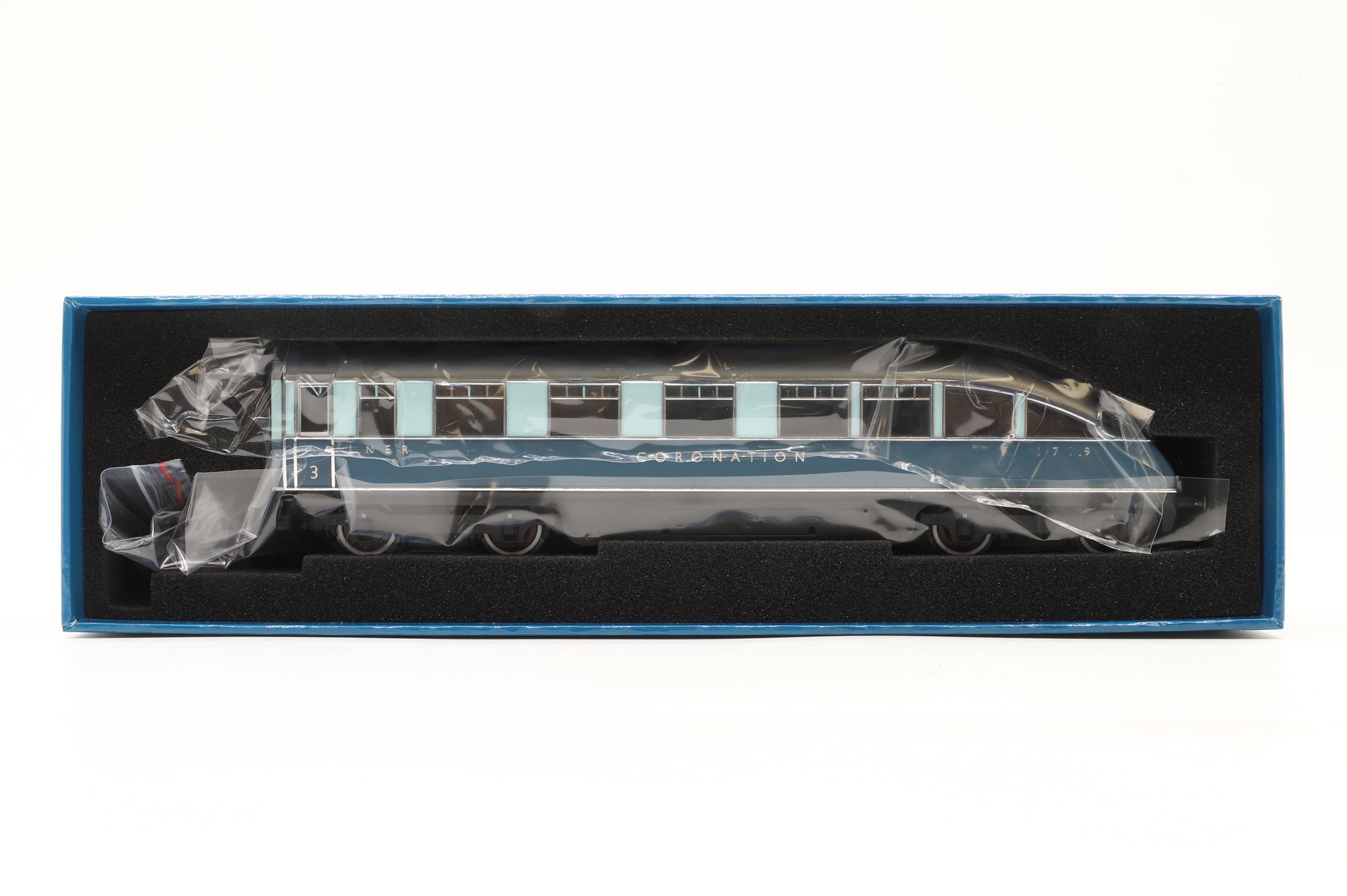 Hornby OO R40227 LNER Coronation Observation Car '1719'