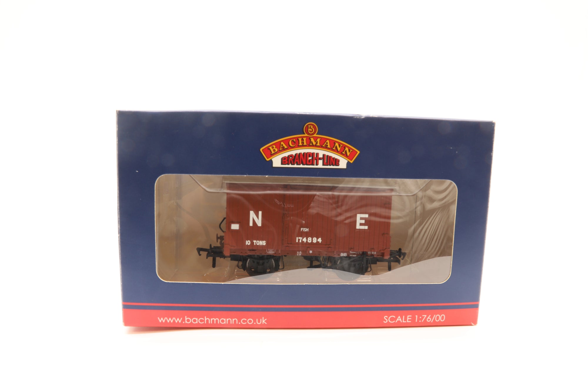 Bachmann OO Rake of 8 10T Fish Van LNER Oxide & 20T Brake Van Brown Inc.38-575& 38-575A