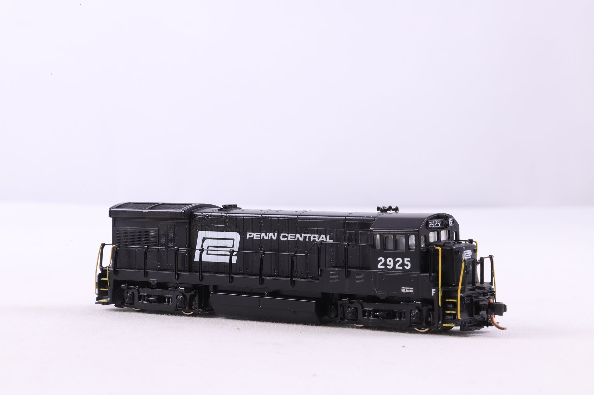 Hallmark Models N U33B '2925' Penn Central, Factory Painted